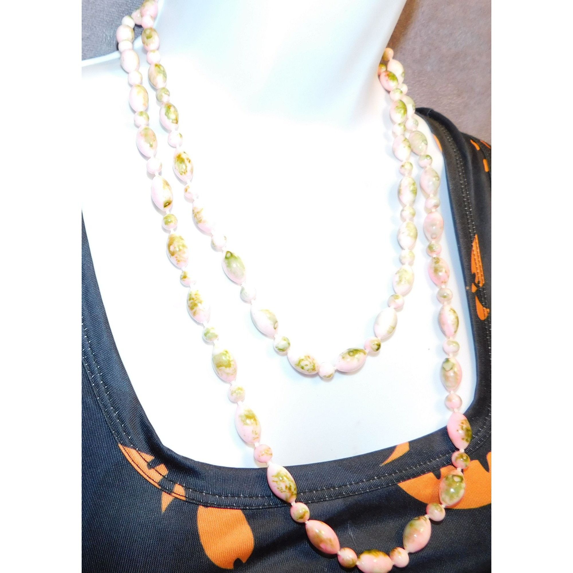 Other Spring Themed Pink And Green Abstract Beaded Necklace Size ONE SIZE - 3 Thumbnail