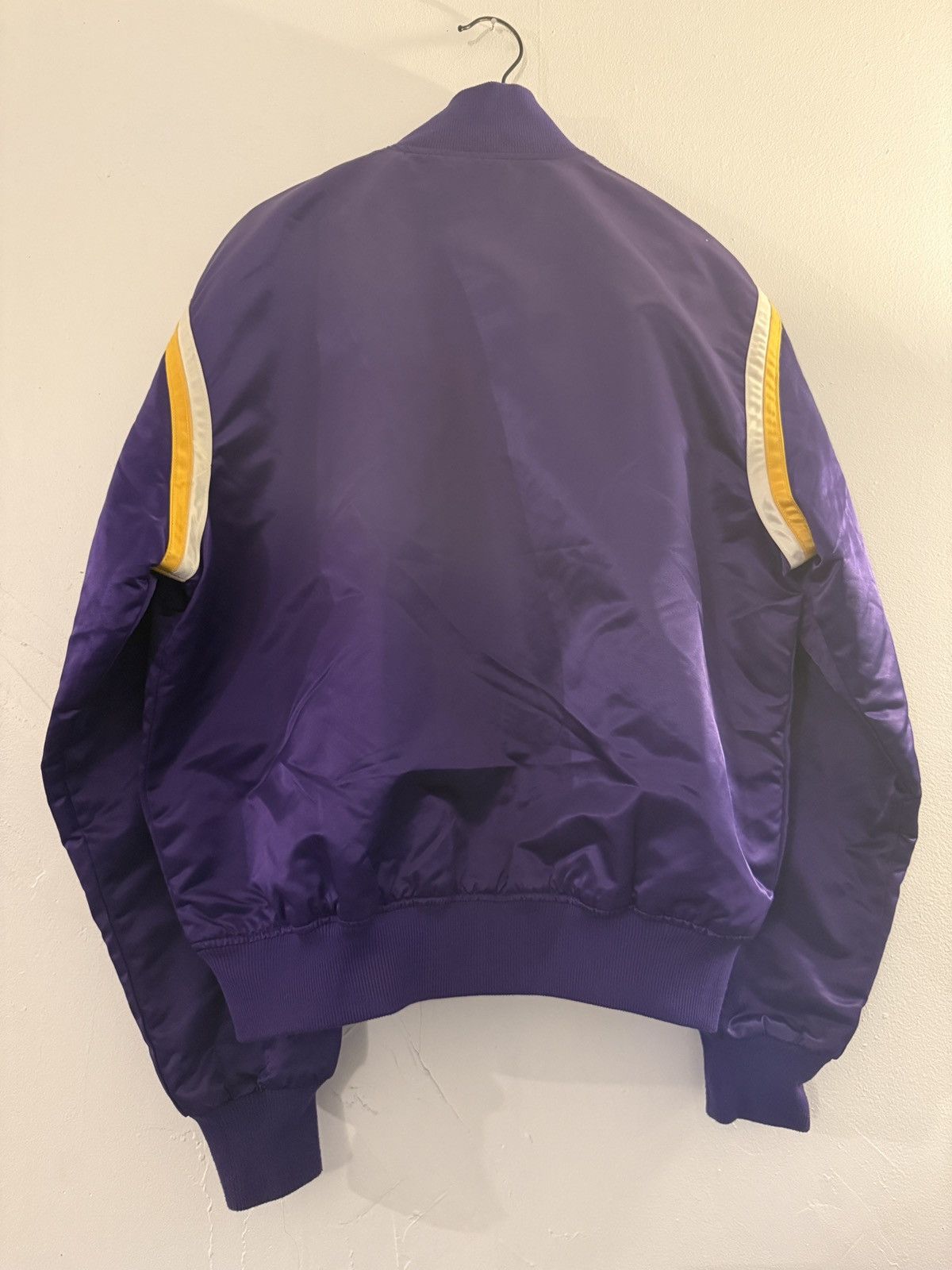 Starter LAKERS NBA AUTHENTIC SNAP TEAM JACKET Size US XL / EU 56 / 4 - 7 Thumbnail