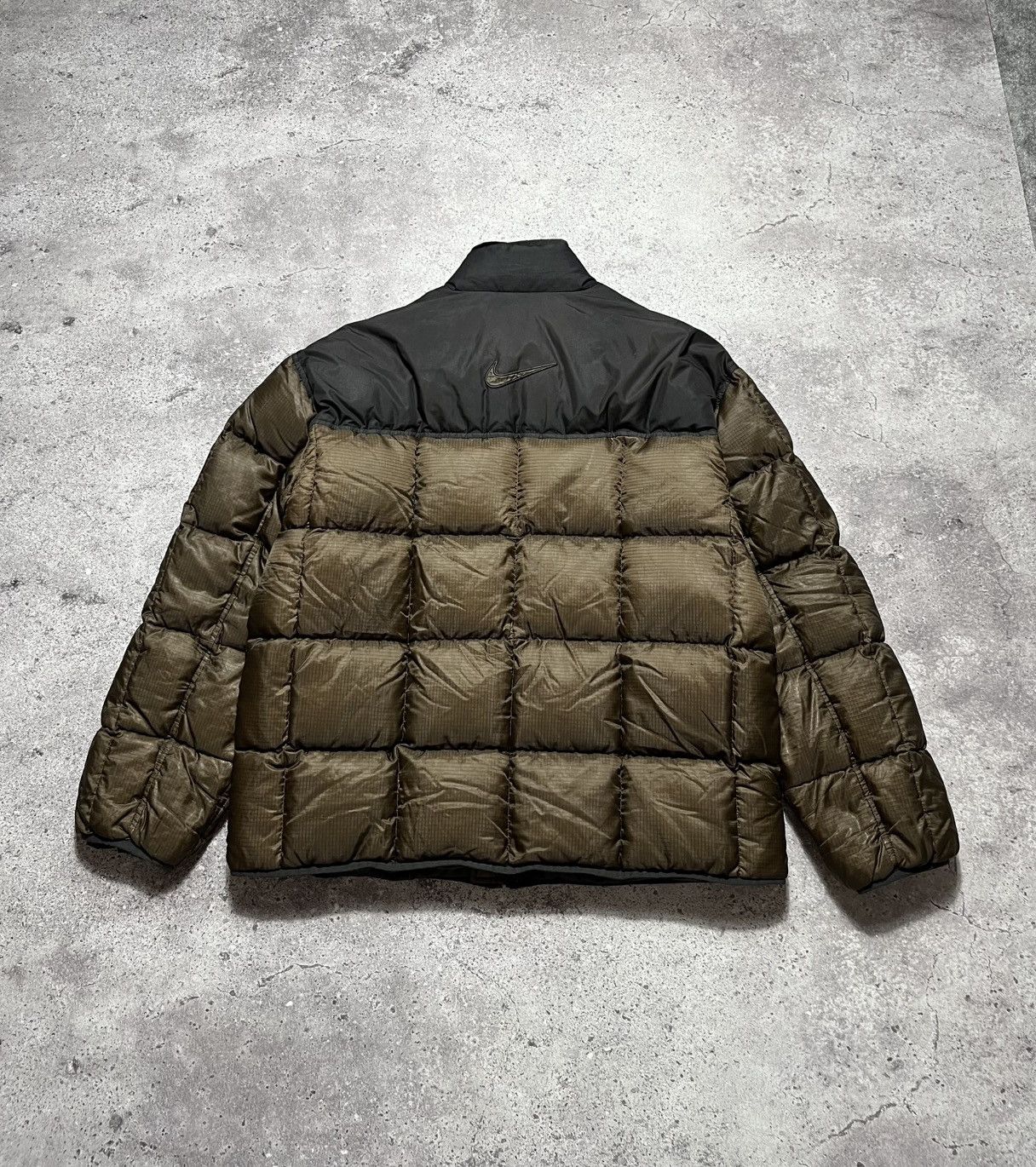 Nike Vintage 90’s NIKE Brown Gold Puffer Down Mans Y2K jacket Size US L / EU 52-54 / 3 - 12 Thumbnail