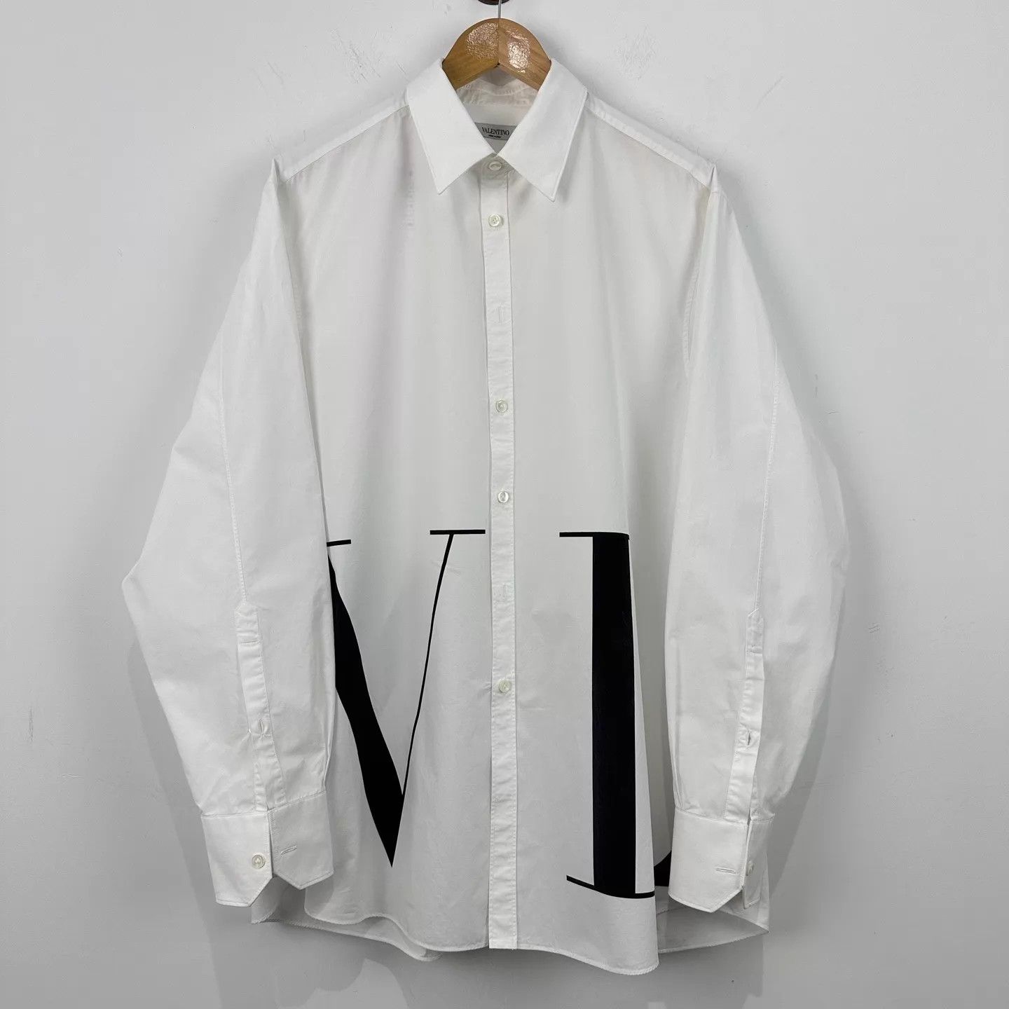 Valentino Valentino Oversized Large Logo Print Shirt 41 L Size US L / EU 52-54 / 3 - 1 Thumbnail