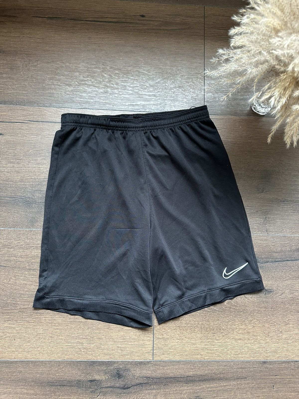 Nike × Vintage Vintage Nike Shorts Logo Size US 33 - 5 Thumbnail