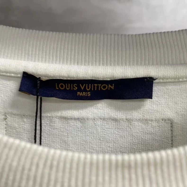 Louis Vuitton louis vuitton size 5l White snow mountain print logo short Size US XXL / EU 58 / 5 - 2 Thumbnail