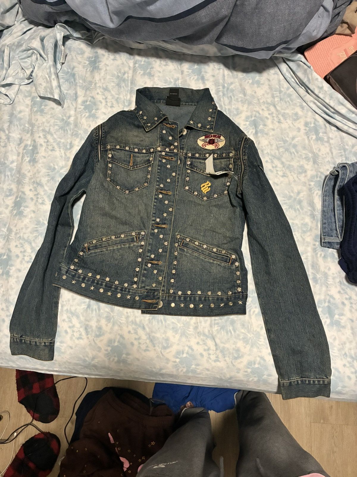 Rocawear Rocawear blue denim jacket with studs and patches. Size L Size US L / EU 52-54 / 3 - 1 Thumbnail