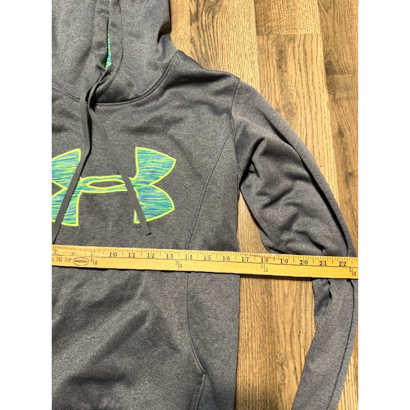 Under Armour Under Armour Sweatshirt Women Size Small Gray Green Purple Semi-Fitted Regular Pullover Casual Modern 90s? Size S / US 4 / IT 40 - 6 Thumbnail