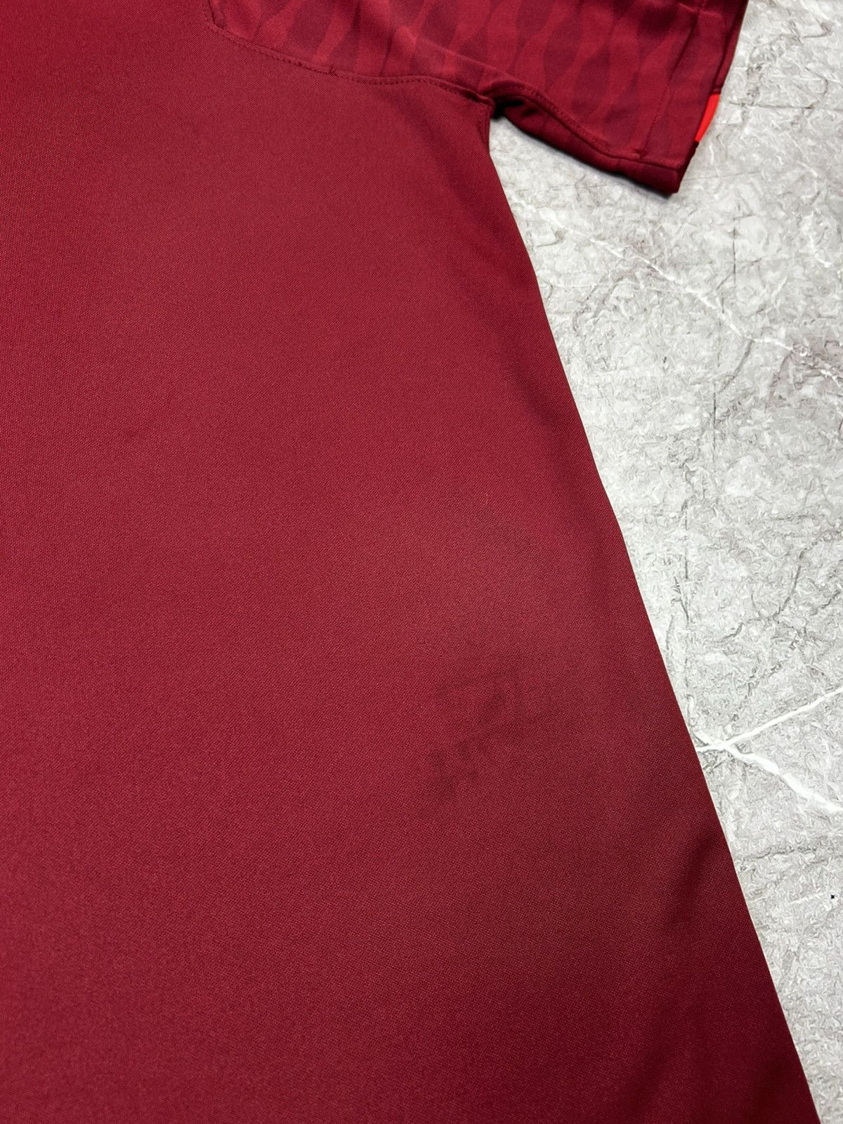 Nike Nike Liverpool 2020/2021 Pre Match Jersey T- Shirt Size M Size US M / EU 48-50 / 2 - 7 Thumbnail