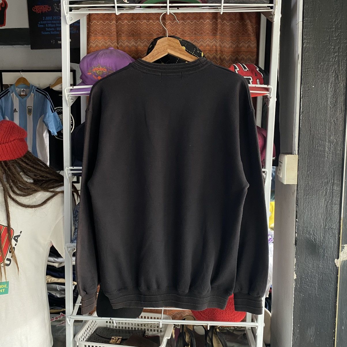 Gianni Valentino Vintage 90s Designer Gianni Valentino Embroided Sweatshirt Size US L / EU 52-54 / 3 - 2 Thumbnail