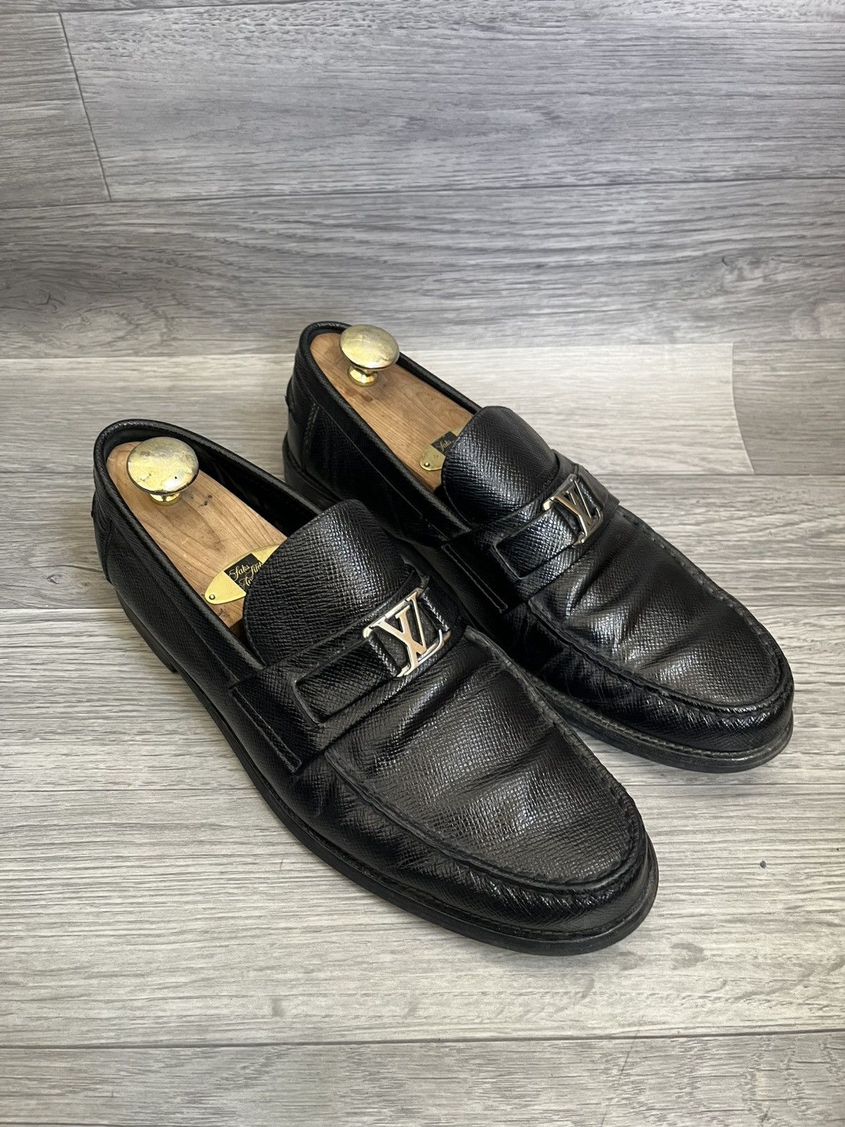 Louis Vuitton Louis Vuitton major black leather grained logo penny loafer Size US 9.5 / EU 42-43 - 8 Thumbnail