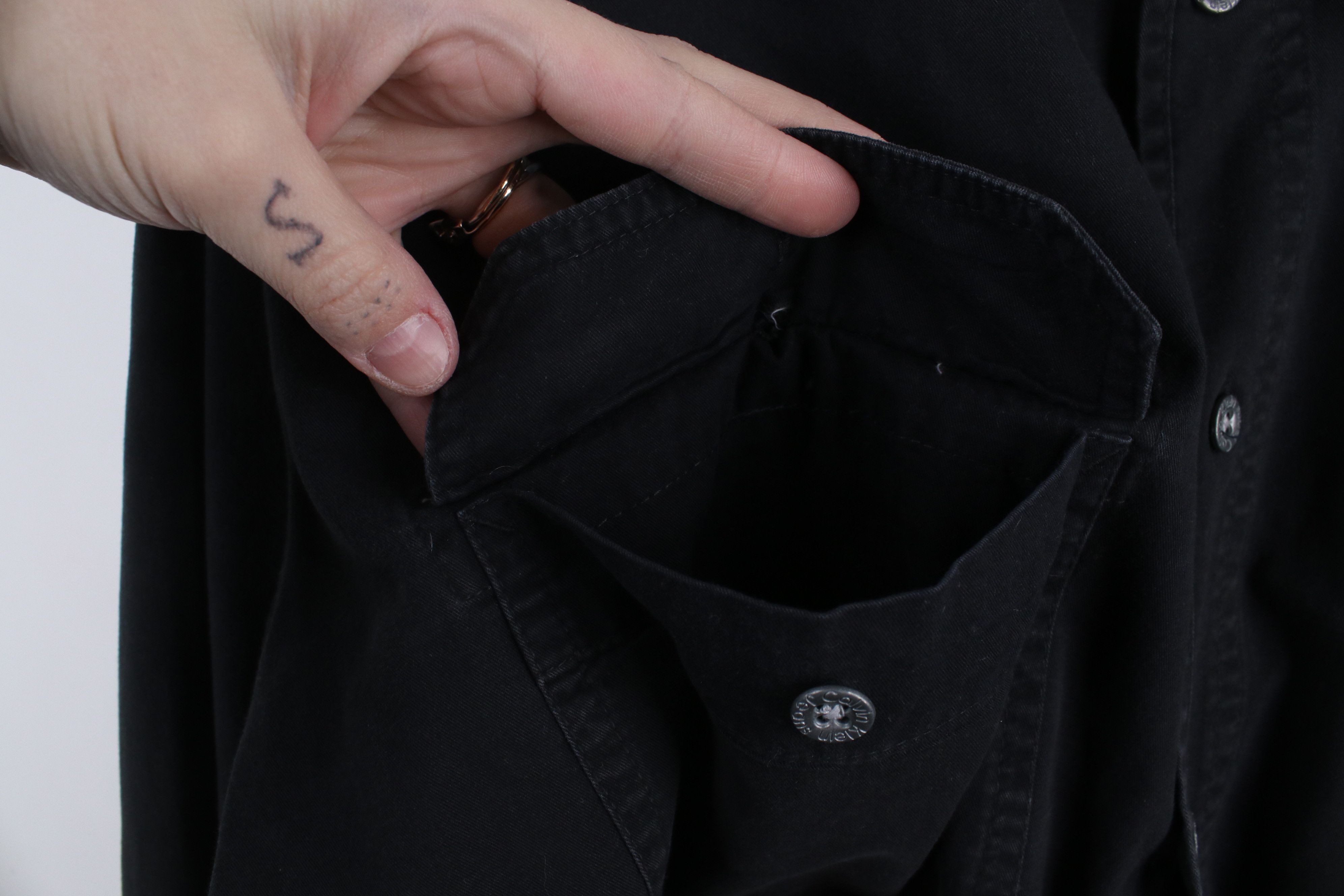 Calvin Klein × Vintage Vintage 90s Calvin Klein Spell Baggy Fit Button Shirt Black Size US M / EU 48-50 / 2 - 5 Thumbnail