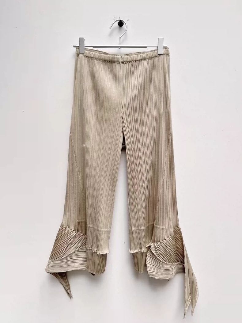 Issey Miyake Issey Miyake size:3 Beige pleated irregular-shaped pants Size 31" - 1 Thumbnail
