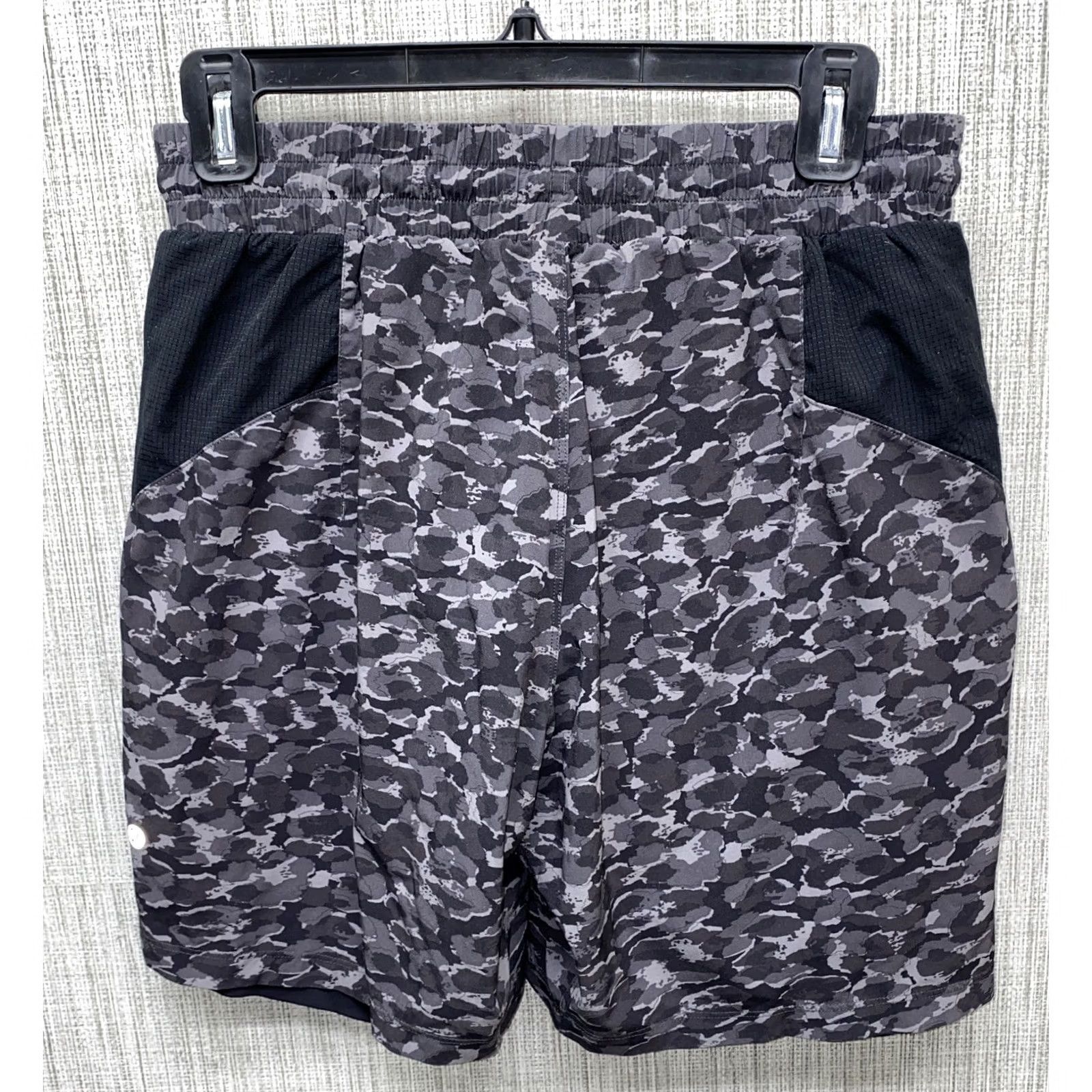 Lululemon Lululemon Athletic Shorts Mens Black/Gray Drawstring Size S Regular Waist 27 in Athletic Shirt? Size US 29 - 4 Thumbnail