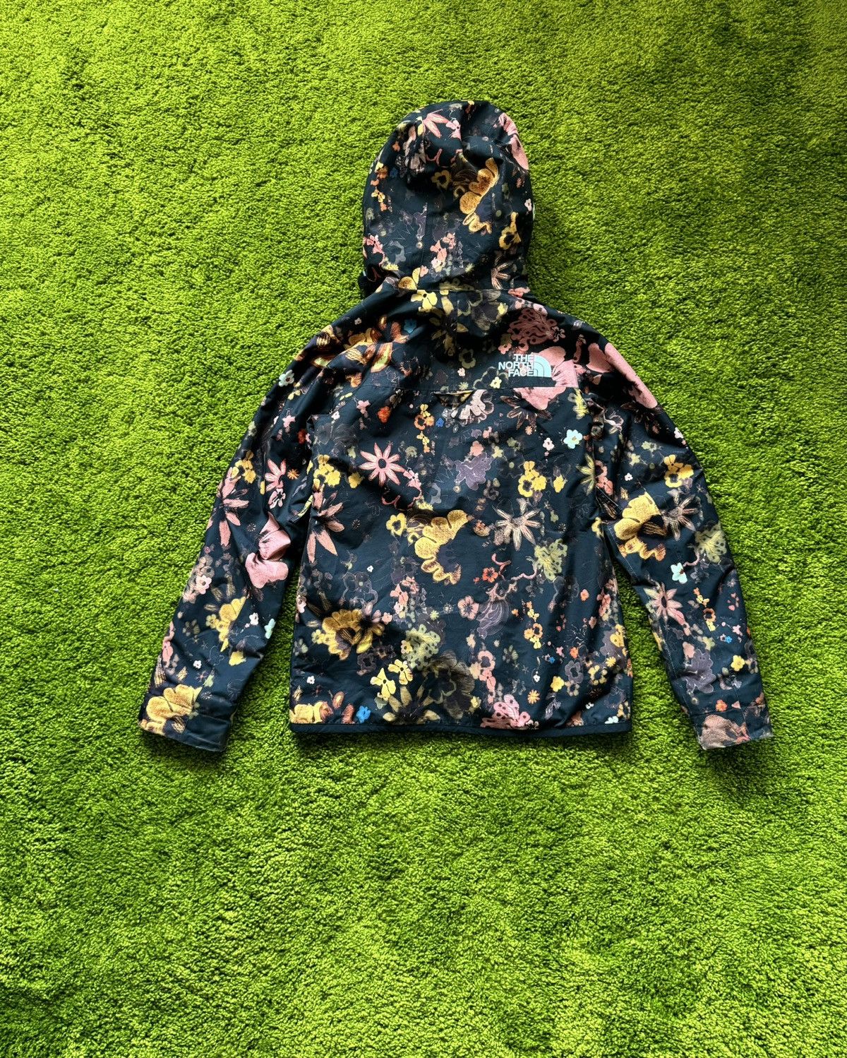 The North Face The North Face TNF gorpcore style floral pattern rare jacket Size XS / US 0-2 / IT 36-38 - 3 Thumbnail
