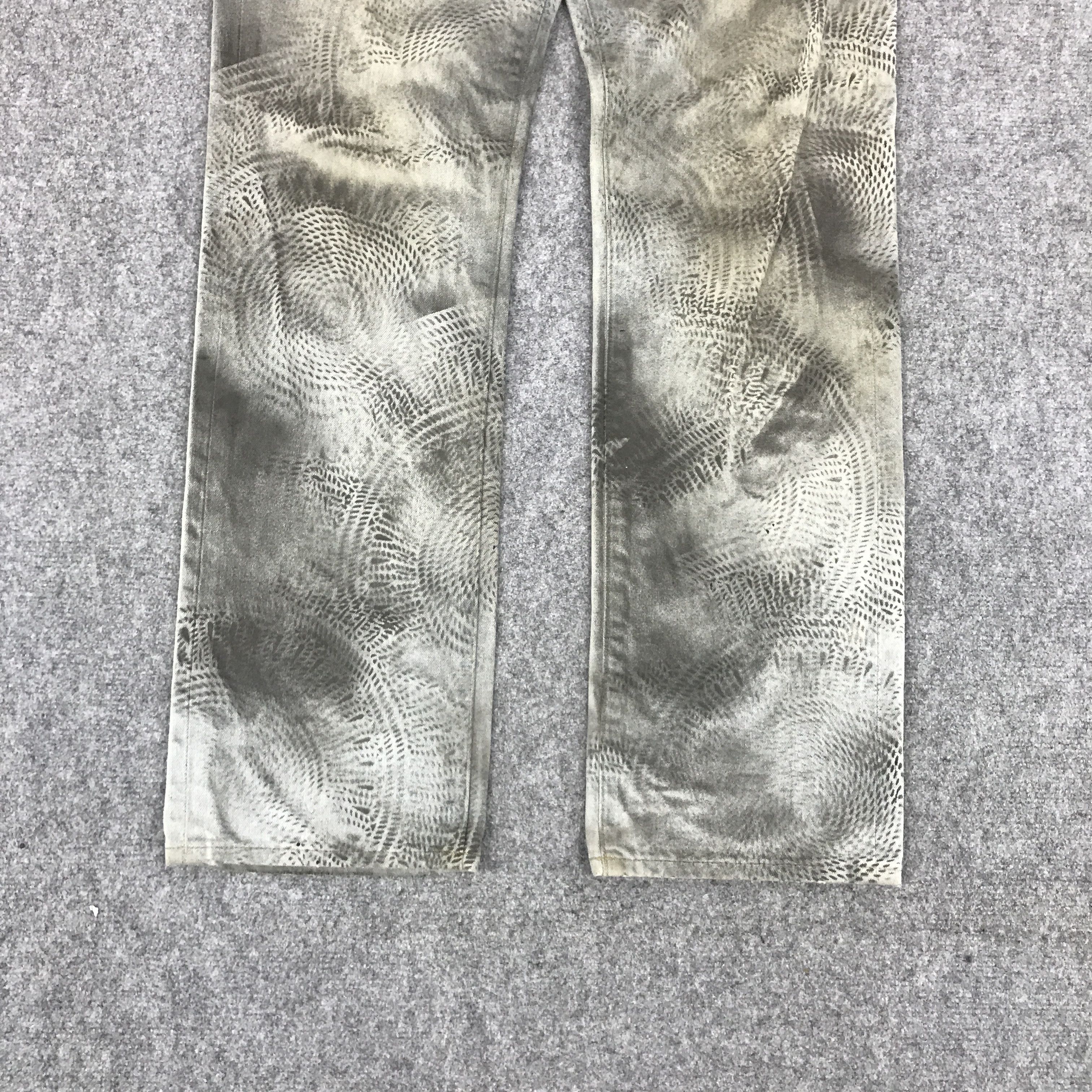 Japanese Brand × Jun Takahashi × Uniqlo JAPAN UNIQLO BLACK SPARY DENIM JEANS Size US 33 - 4 Thumbnail