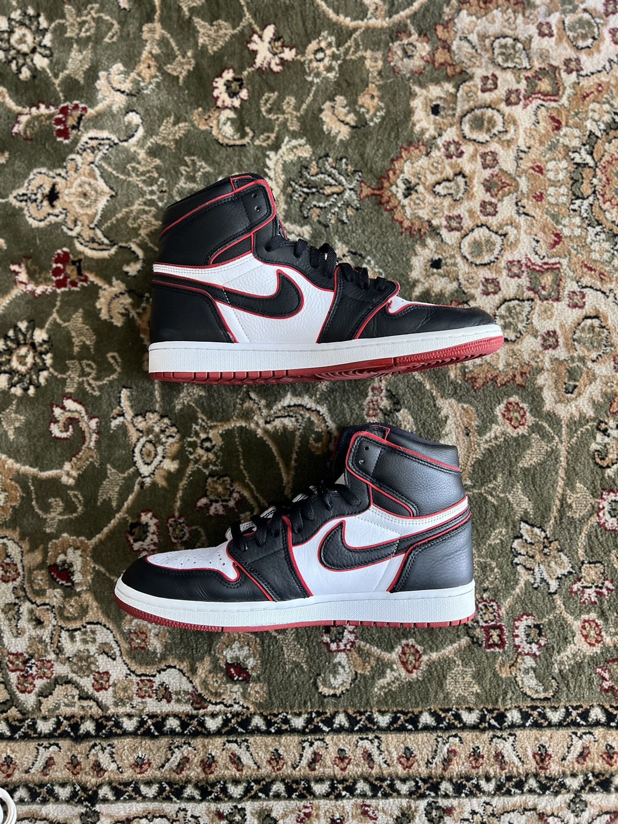 Jordan Brand Jordan 1 Retro High Bloodline Size US 10 / EU 43 - 2 Thumbnail