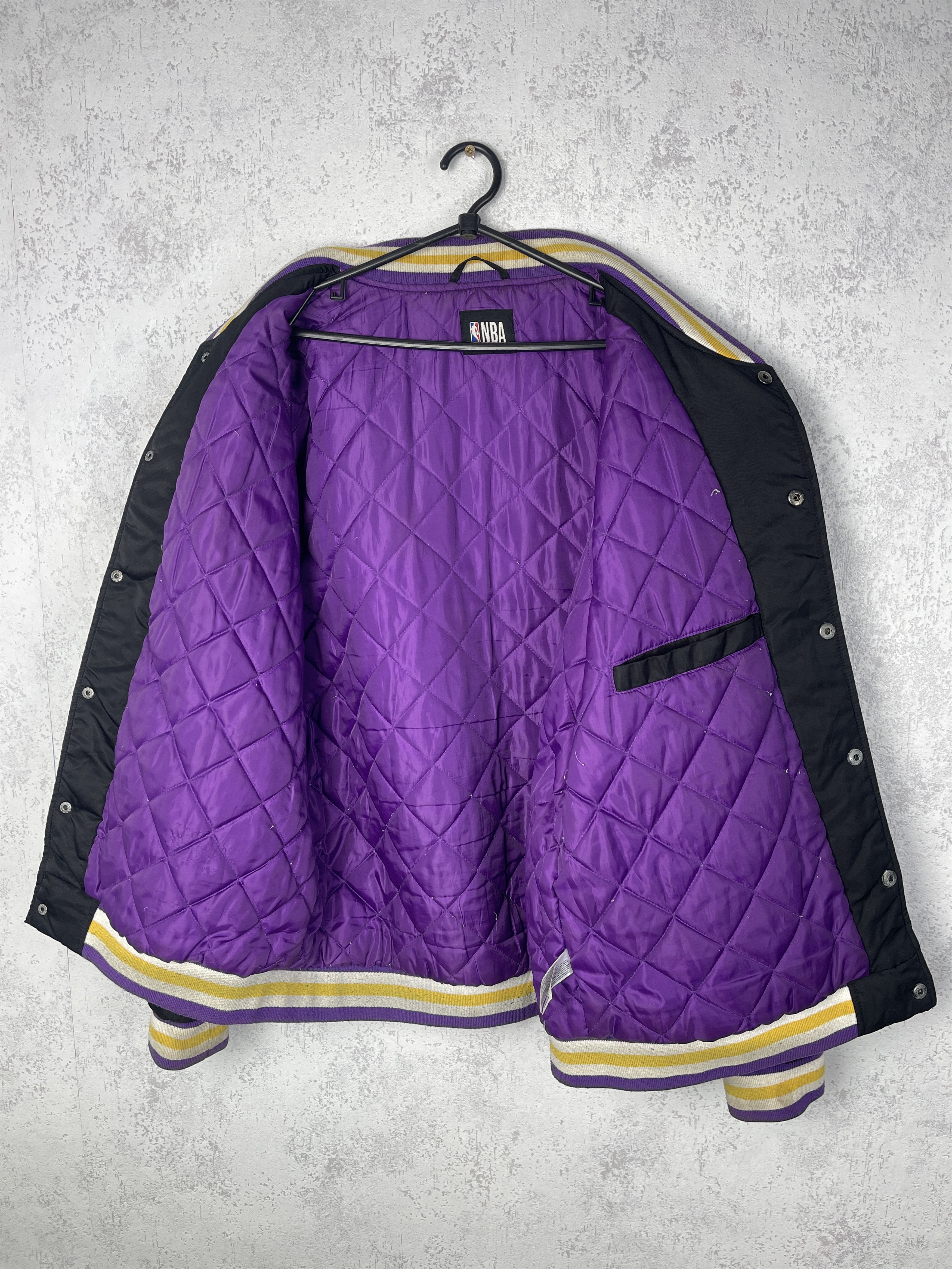 NBA Los Angeles Lakers Bomber Jacket LeBron James 6 Size US XL / EU 56 / 4 - 3 Thumbnail