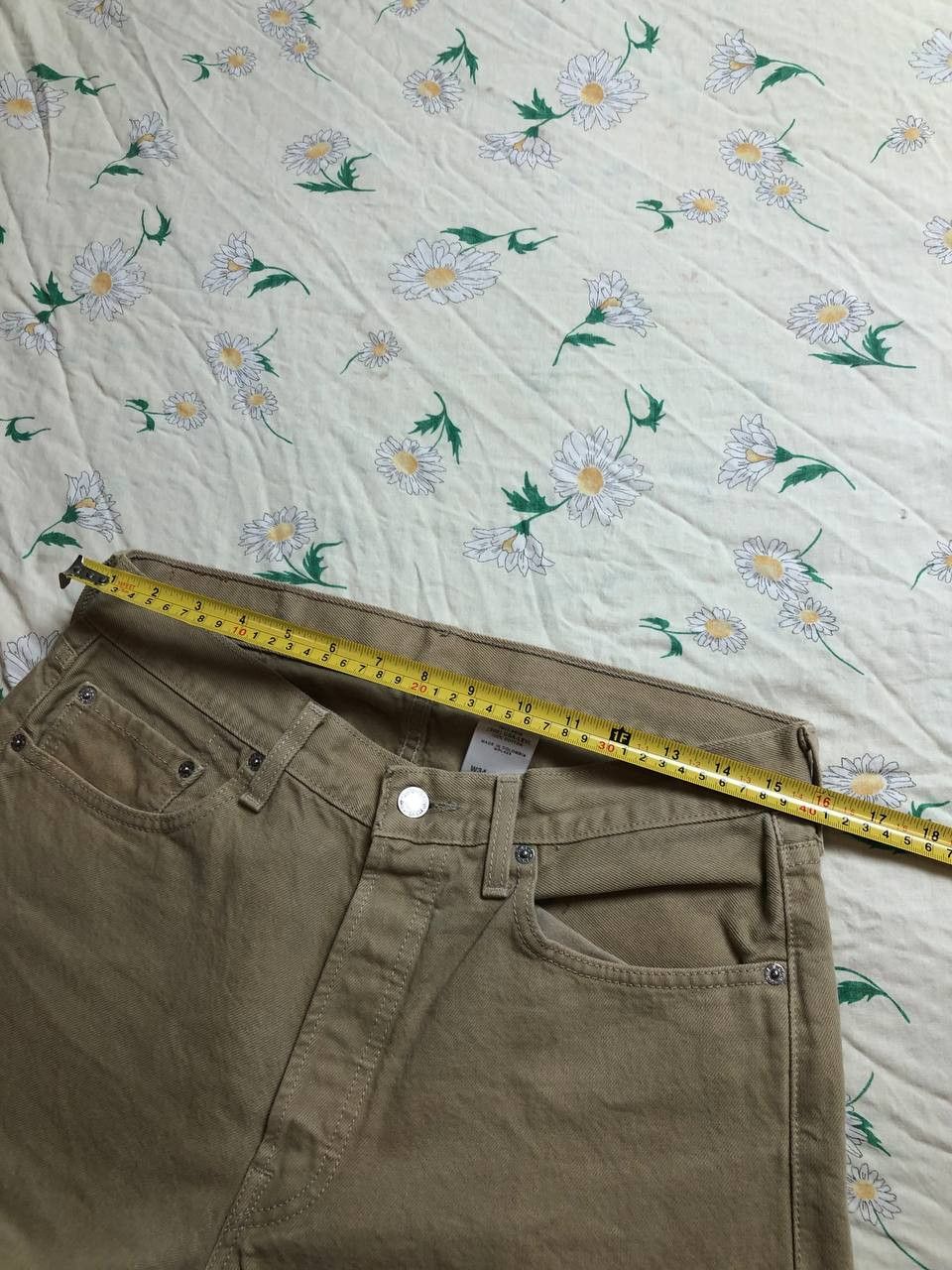 Levi's Levi Strauss 501 Relaxed Tan No Rips Stains EUC Size US 34 / EU 50 - 13 Thumbnail