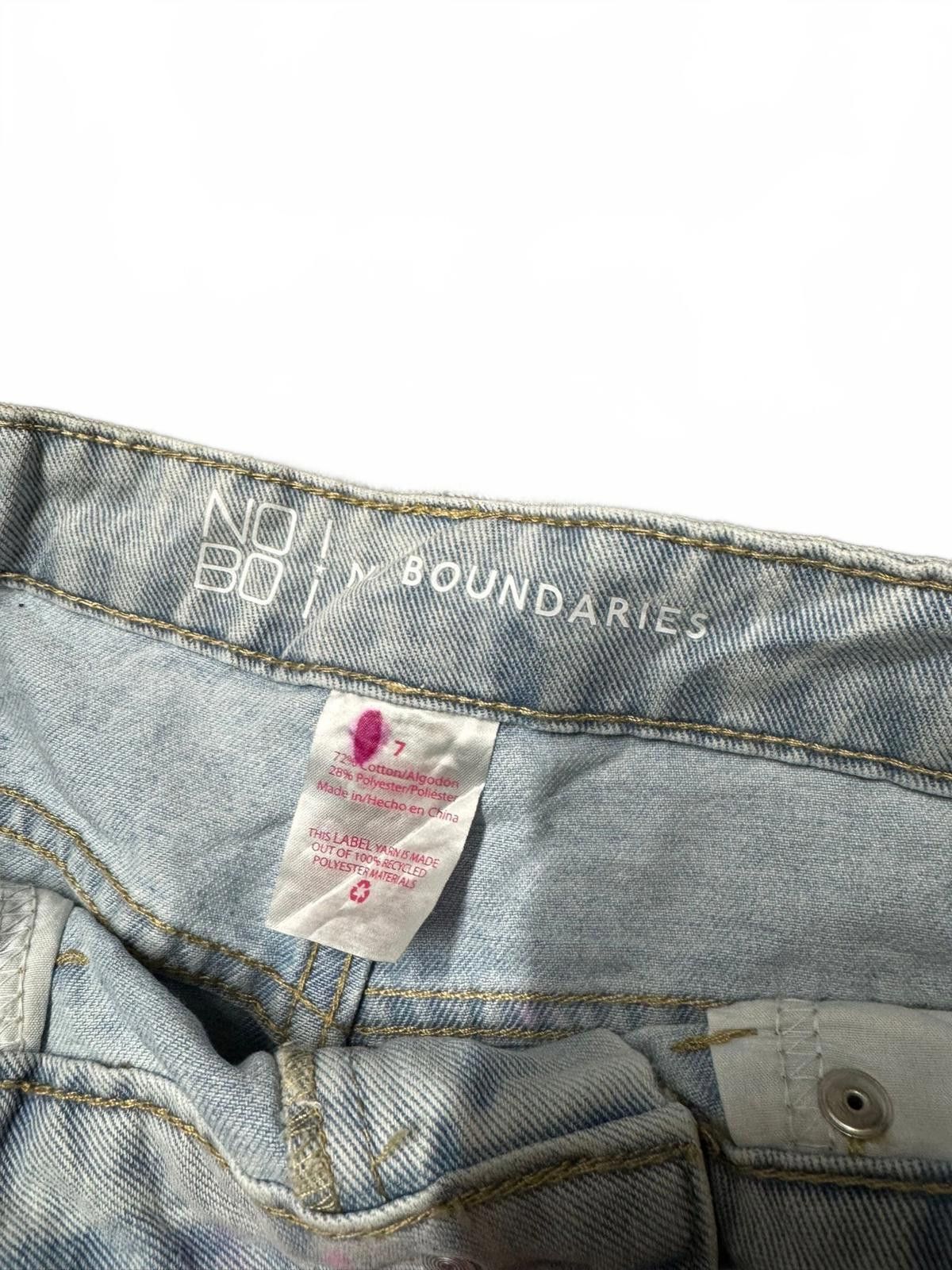 Designer Distressed Light Wash Denim Shorts - No Boundaries Size 27" / US 4 / IT 40 - 3 Thumbnail
