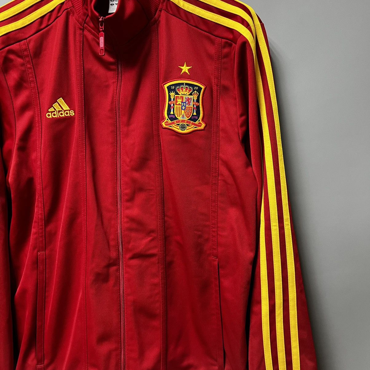 Adidas SPAIN 2011 SOCCER TRACK TOP ZIP JACKET ADIDAS VINTAGE Size US M / EU 48-50 / 2 - 6 Thumbnail