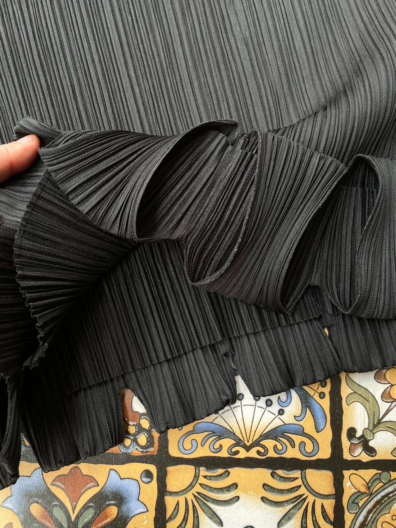 Issey Miyake Issey Miyake size:5 Black pleated egg roll dress Size L / US 10 / IT 46 - 4 Thumbnail