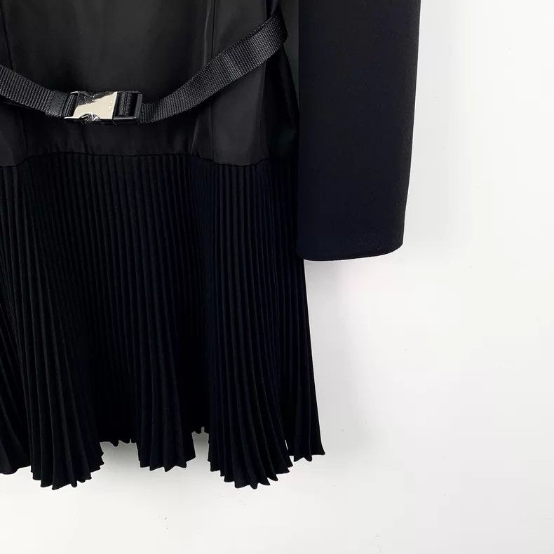 Prada Prada 22 styles of black triangle round-neck long-sleeved Size XS / US 0-2 / IT 36-38 - 4 Thumbnail