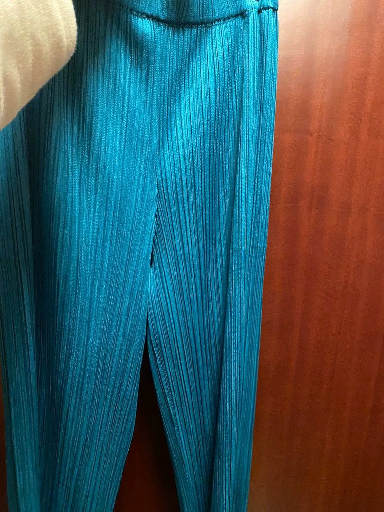 Issey Miyake Issey Miyake size:2 Blue pleated straight-leg trousers Size 31" - 1 Thumbnail