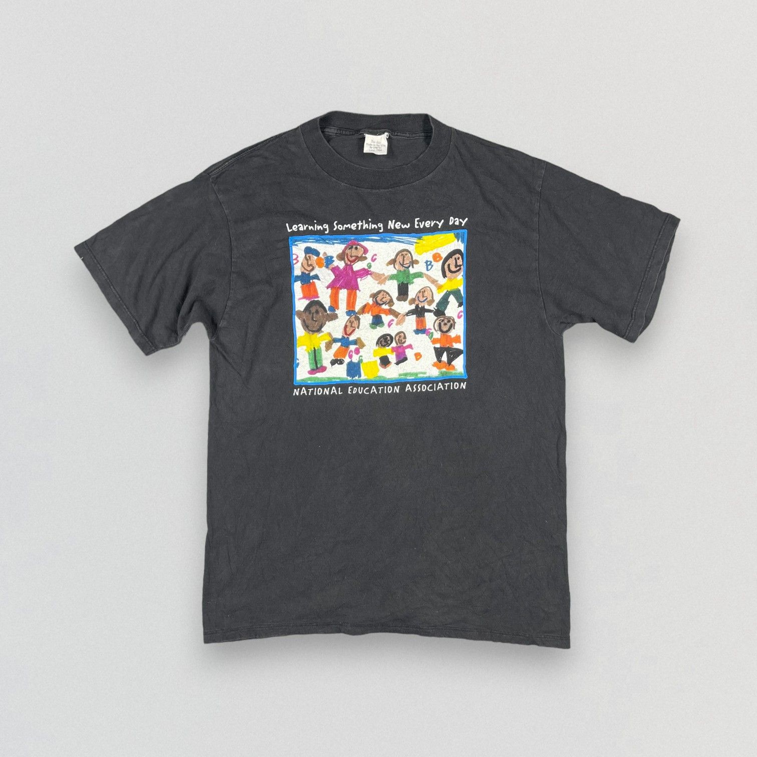 Vintage Vintage 90s Unite Local Art T-shirt Size US L / EU 52-54 / 3 - 1 Thumbnail