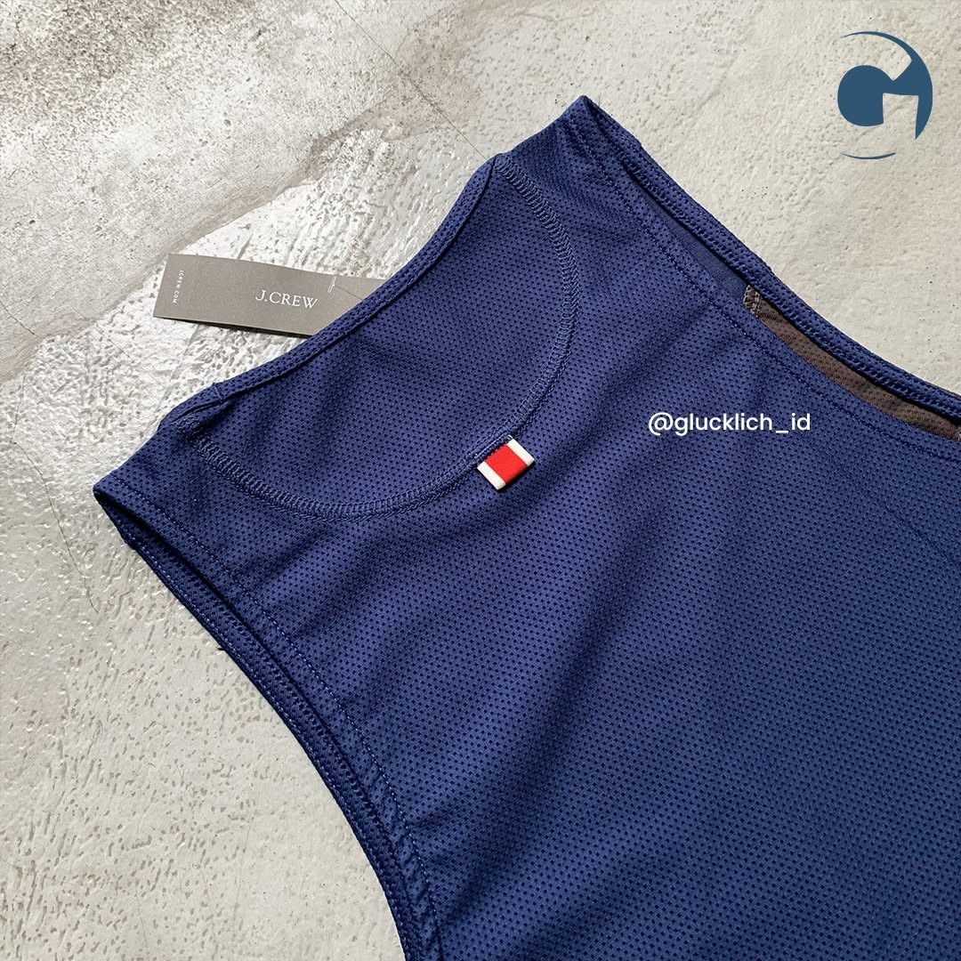 Tracksmith New England Tracksmith, Women Van Cortlandt Singlet J.Crew in Navy Size US XS / EU 42 / 0 - 5 Thumbnail