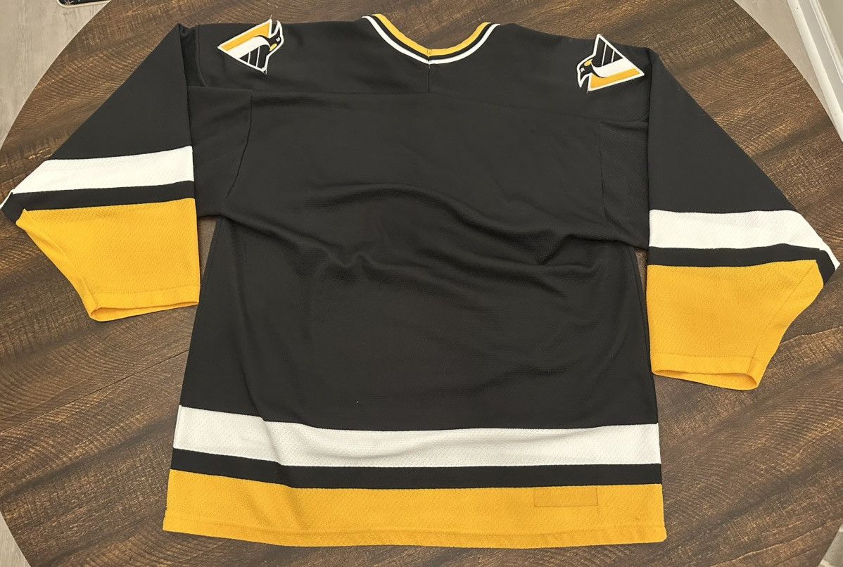 Ccm VTG CCM Maska Pittsburgh Penguins Men’s Hockey Jersey-Sz Med Size US M / EU 48-50 / 2 - 8 Thumbnail