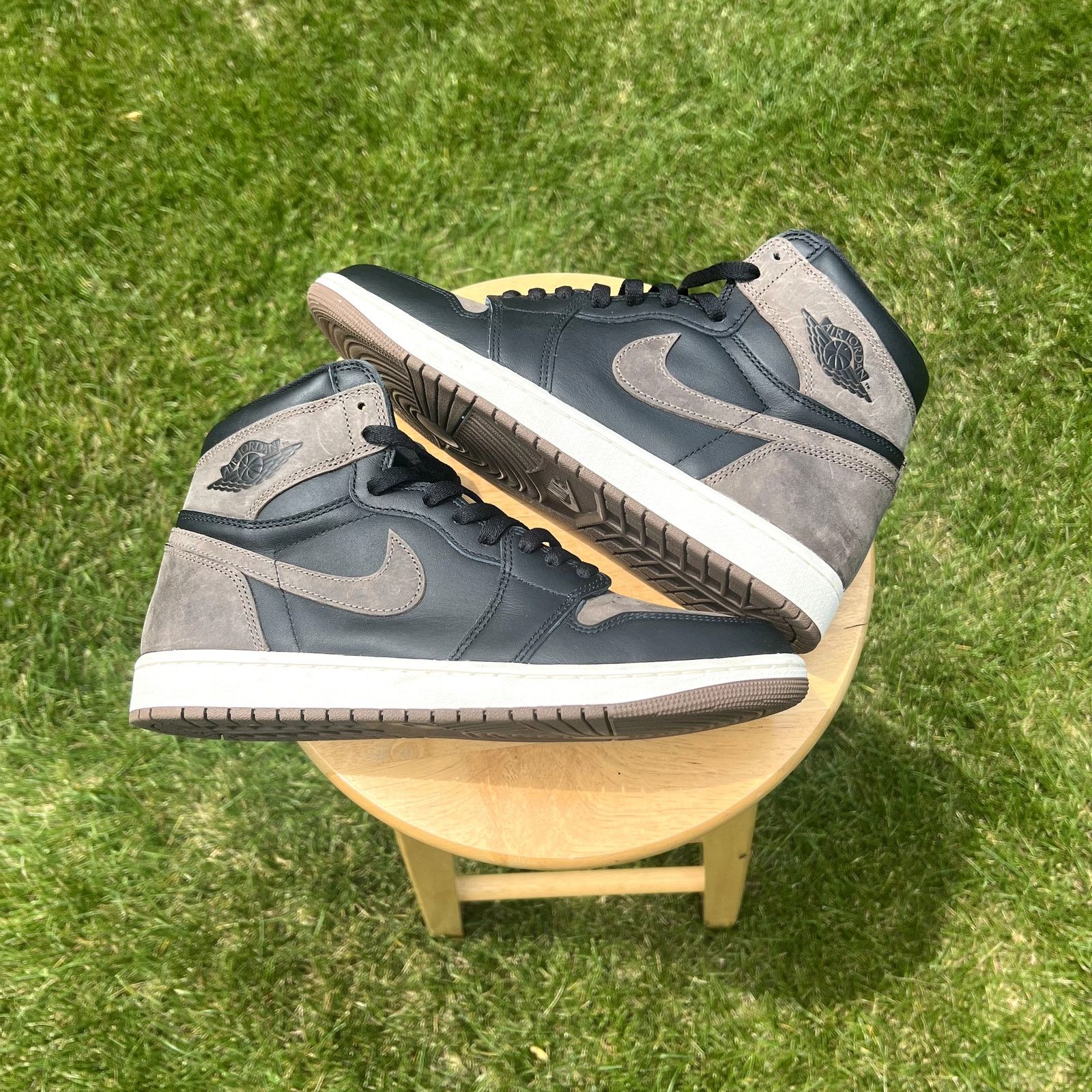 Jordan Brand × Nike Air Jordan 1 Retro High OG Palomino Men's Shoes - Size 10.5 Size US 10.5 / EU 43-44 - 2 Thumbnail