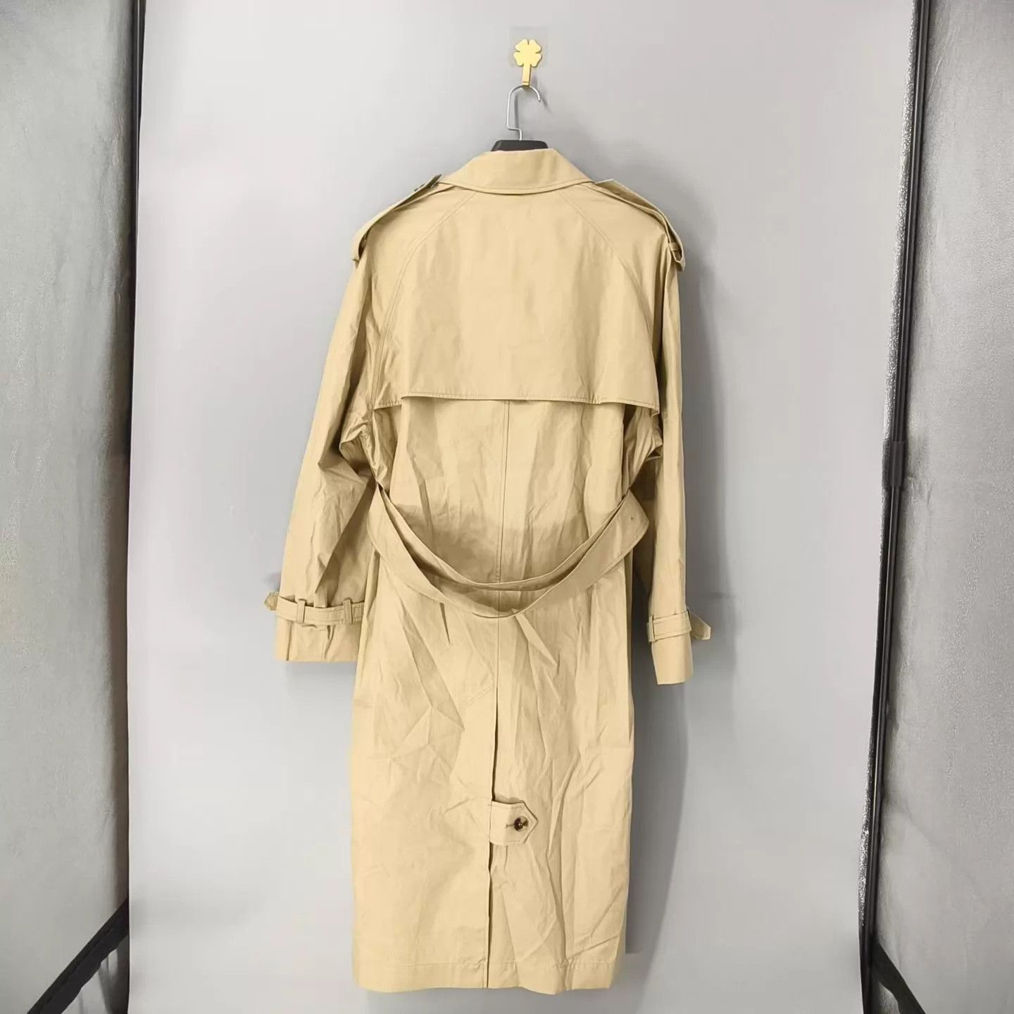 Burberry Burberry Double-Breasted Notch Lapel Coat Beige 50 Size US M / EU 48-50 / 2 - 2 Thumbnail