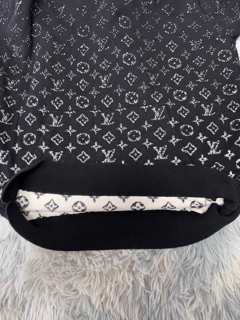 Louis Vuitton Louis Vuitton Black and white gradient print hooded sweats Size US S / EU 44-46 / 1 - 7 Thumbnail