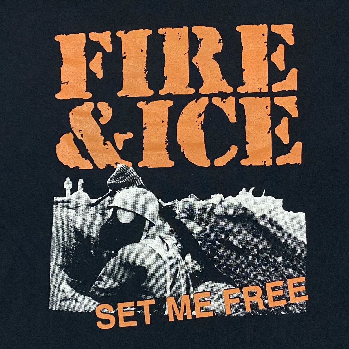 Band Tees × Fruit Of The Loom × Vintage Fire & ice hardcore punk band european tour 2011 Size US L / EU 52-54 / 3 - 3 Thumbnail