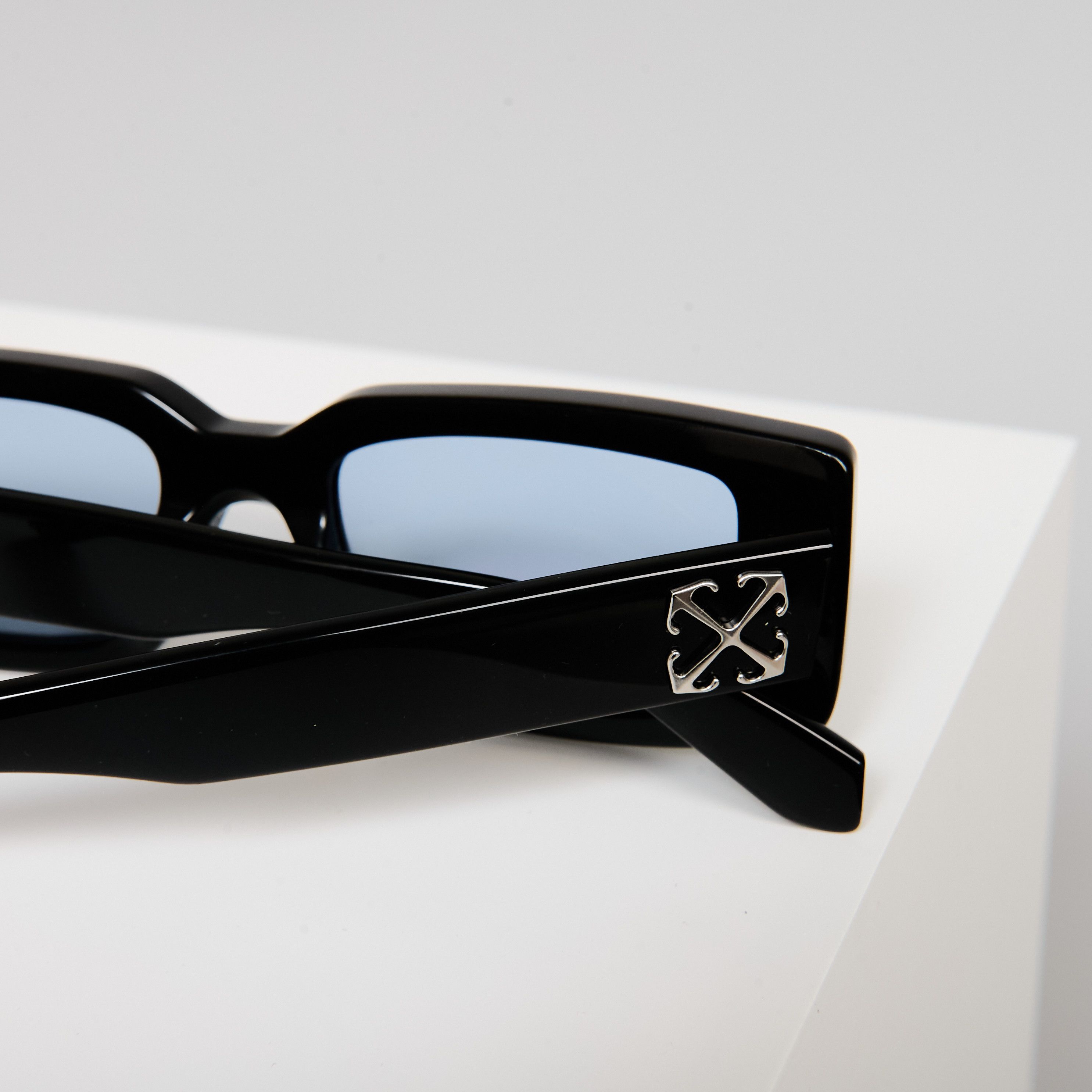 Off-White OFF WHITE Arthur Sunglasses BLACK/BLUE Size ONE SIZE - 10 Thumbnail