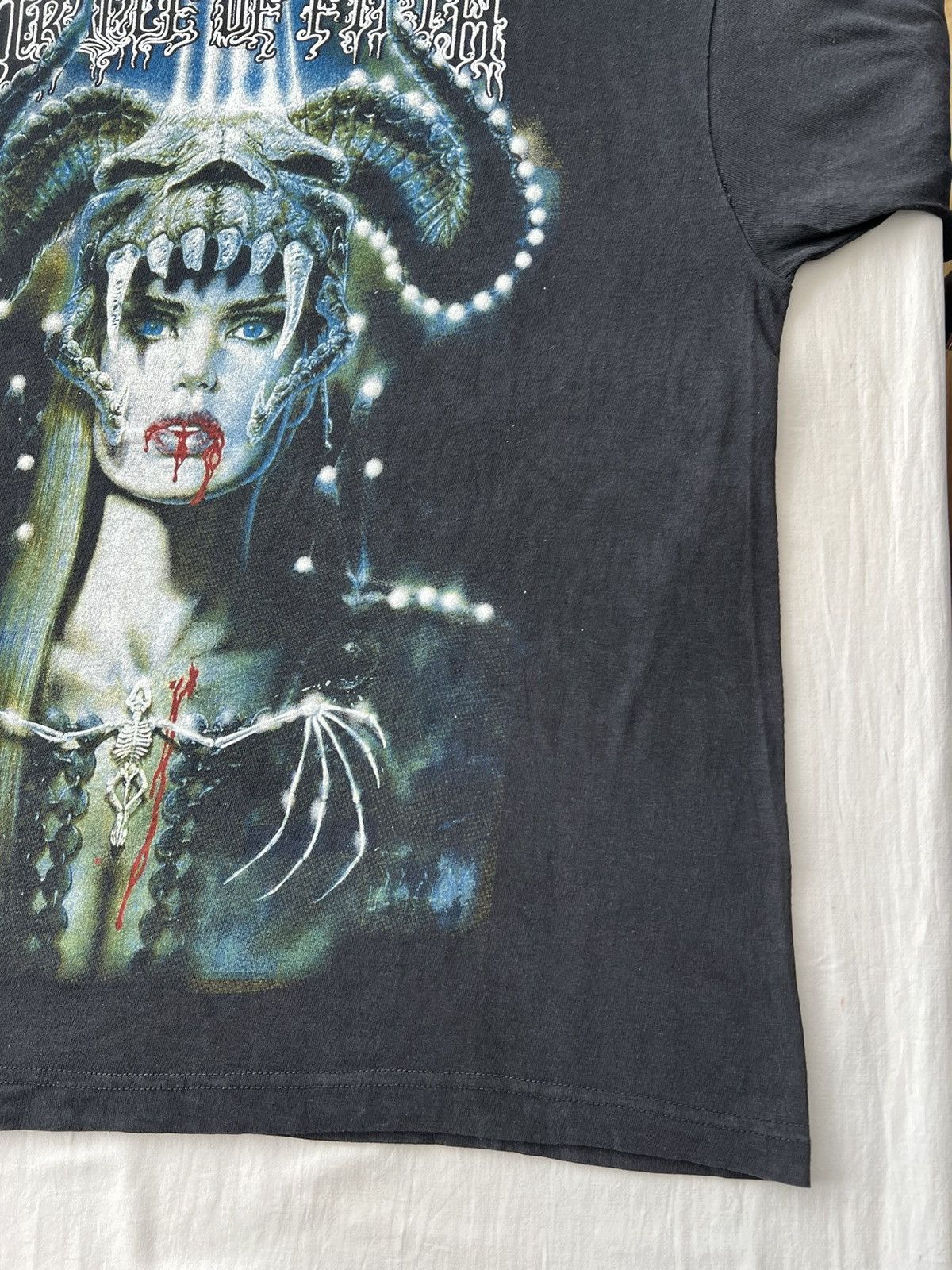 Band Tees Vintage 90s Cradle of Filth Fogs Kiss Artwork by Luis Royo Size US XL / EU 56 / 4 - 7 Thumbnail
