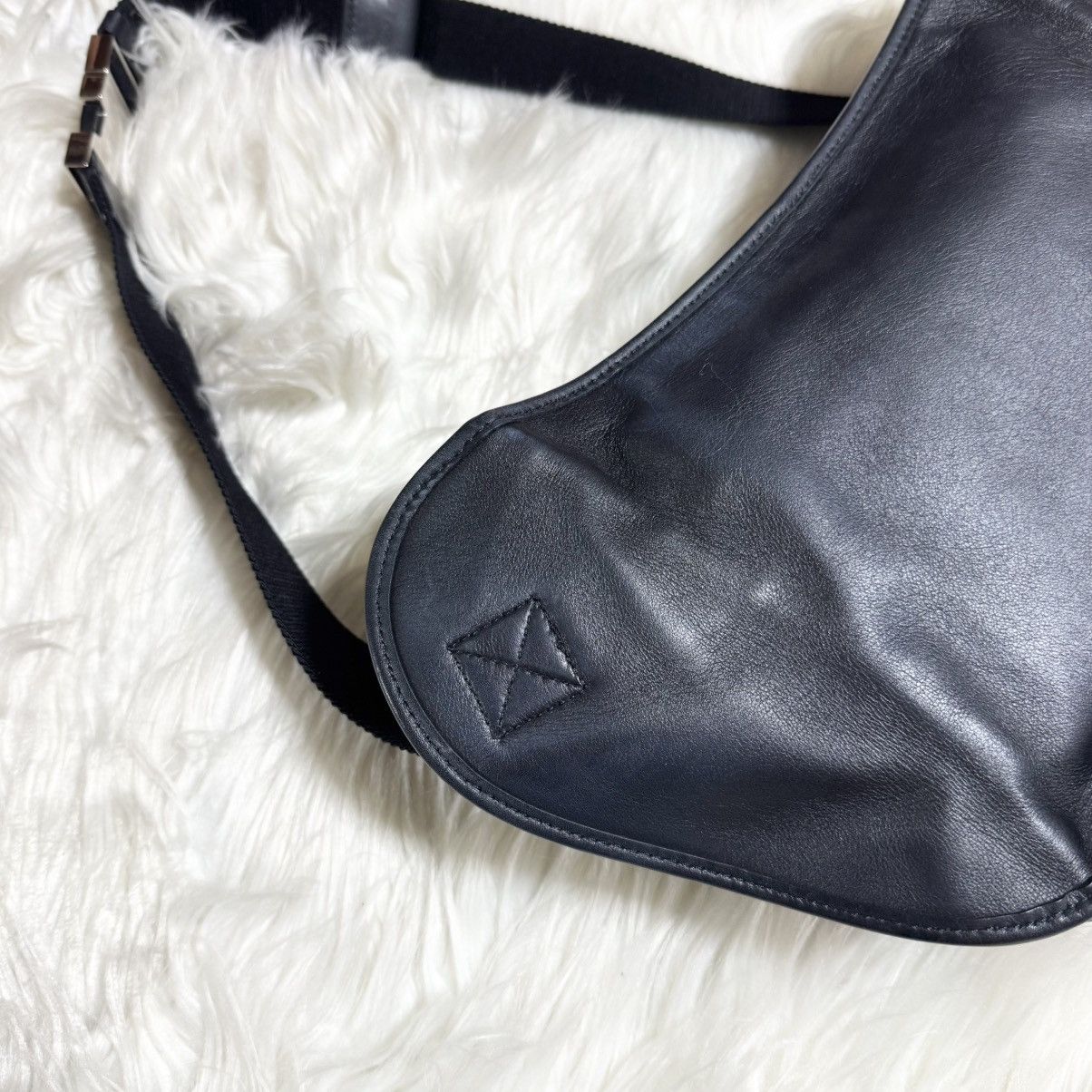Valentino Valentino Studded Zip Giant V Logo Leather Sling Body Bag Size ONE SIZE - 9 Thumbnail