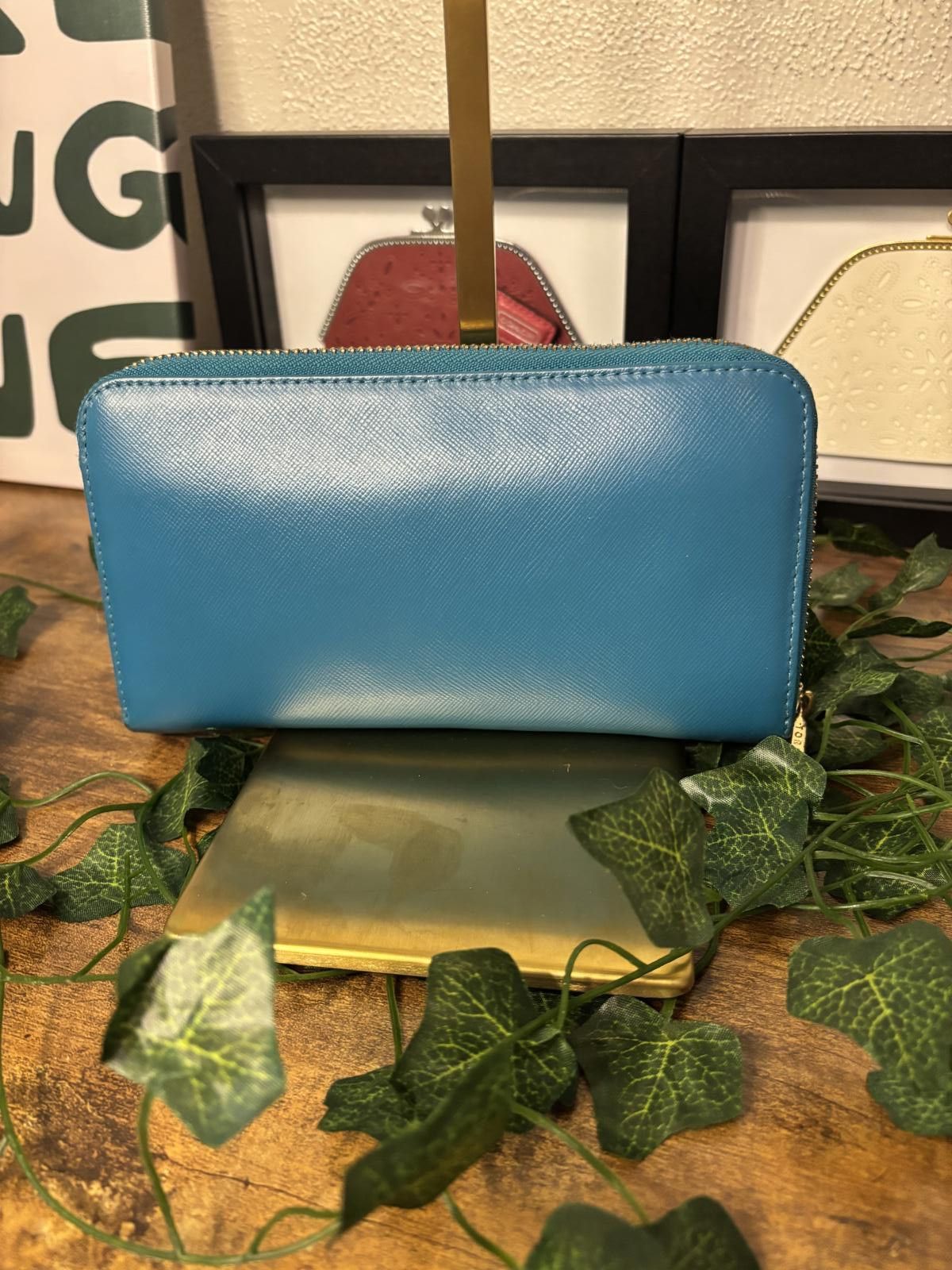 Designer Tory Burch Bright Blue Saffiano Leather Zip Wallet Size ONE SIZE - 2 Thumbnail