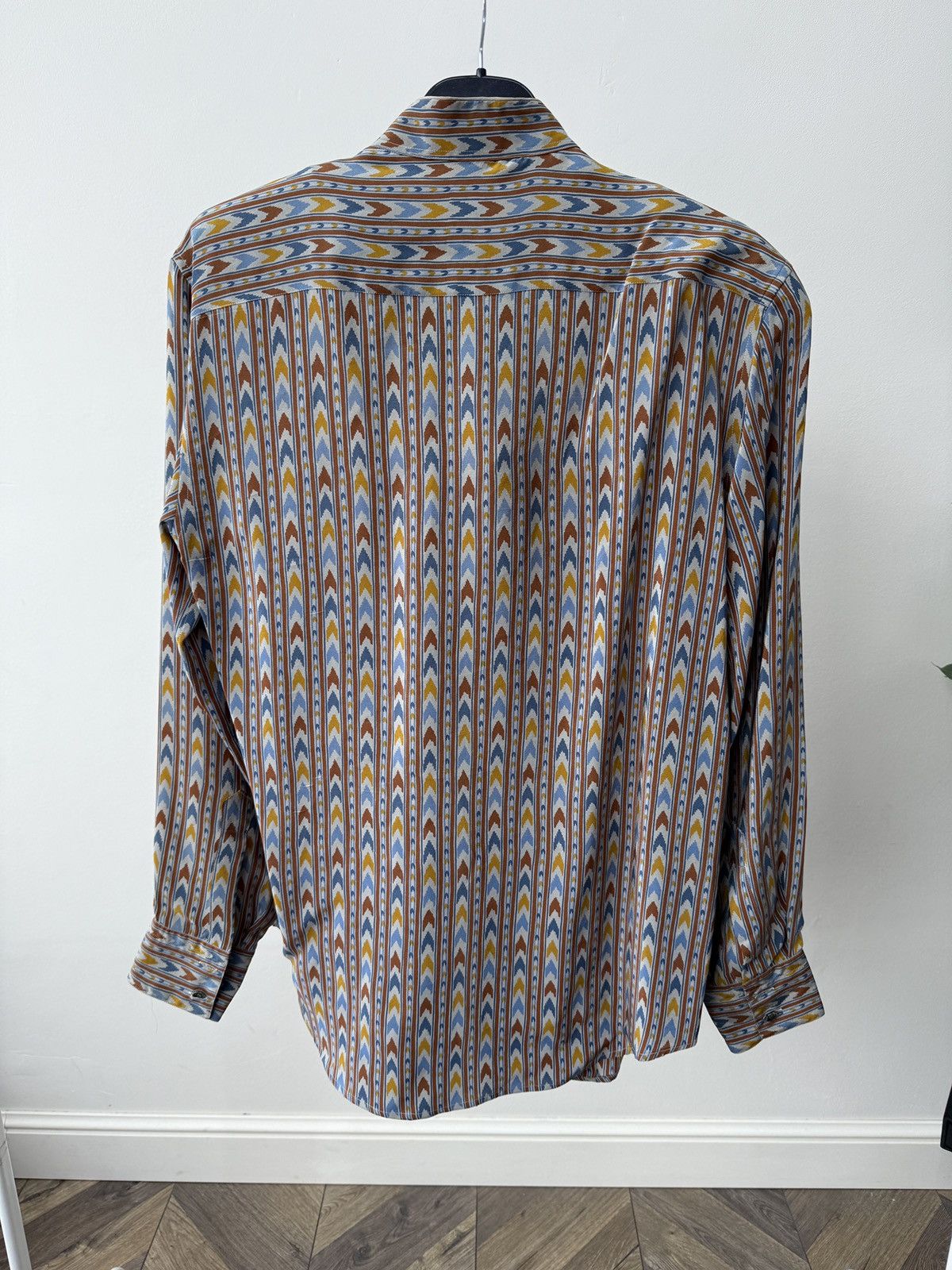 Yves Saint Laurent Vintage Yves Saint Laurent YSL 100% Silk Shirt women’s Size S / US 4 / IT 40 - 9 Thumbnail