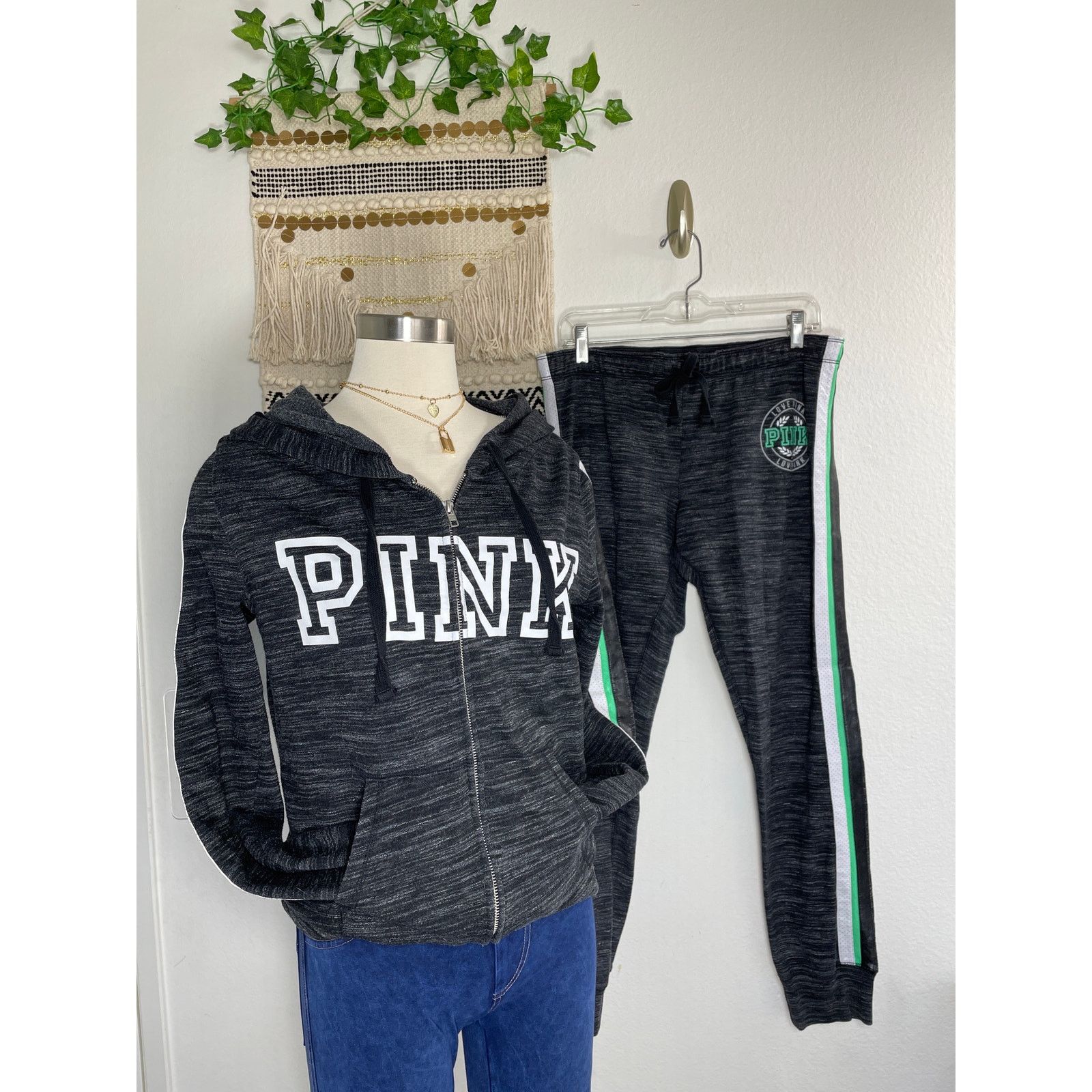Victoria's Secret Limited Edition Victoria Secret Pink Zip Lounge Set M & L Size 32" / US 10 / IT 46 - 14 Thumbnail