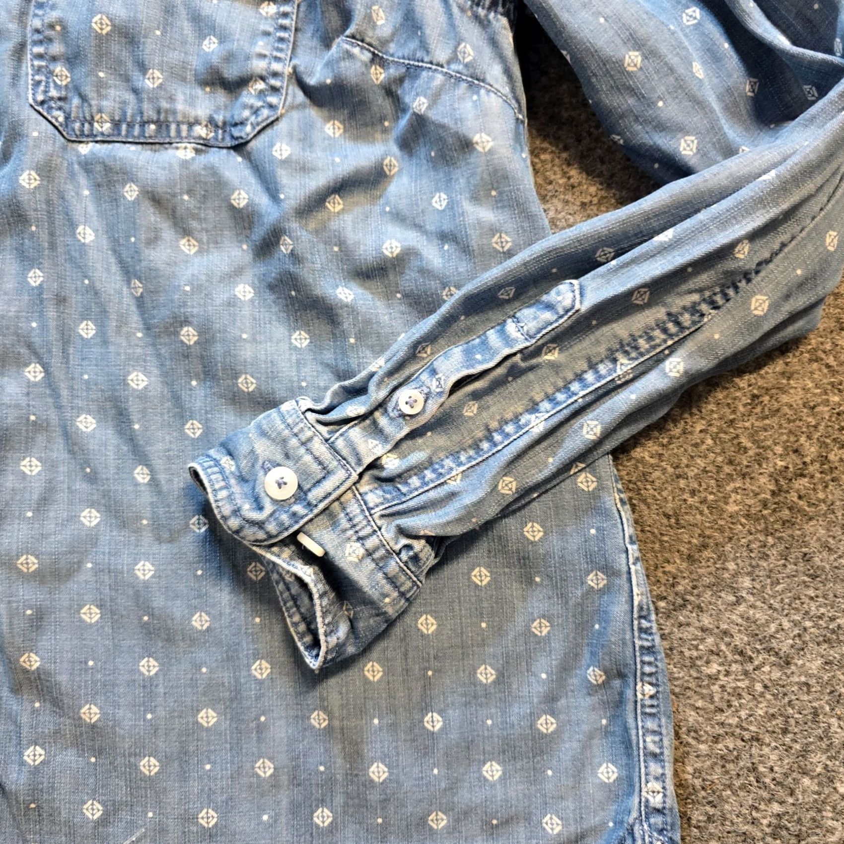 Vintage Coolibar Top Womens Size XS Blue Chambray Western Pattern Button Casual Capsule Shirt Womens XS Blue Chambray Western Pattern Button-Up Casual Capsule Size XS / US 0-2 / IT 36-38 - 3 Thumbnail
