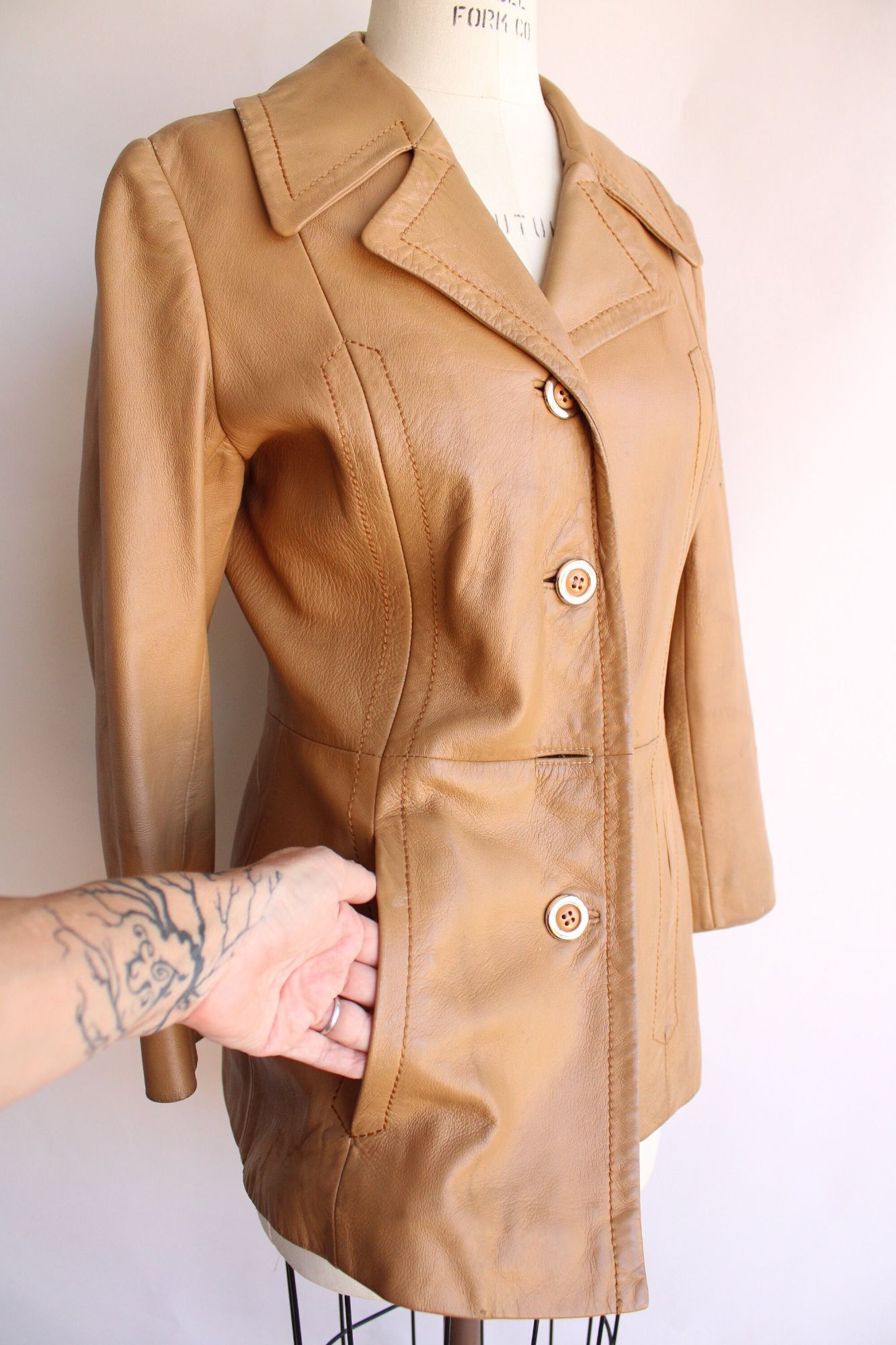 Vintage Vintage 1970s Jacket, Danaya Tan Leather, Dagger Collar, Ma Size M / US 6-8 / IT 42-44 - 5 Thumbnail