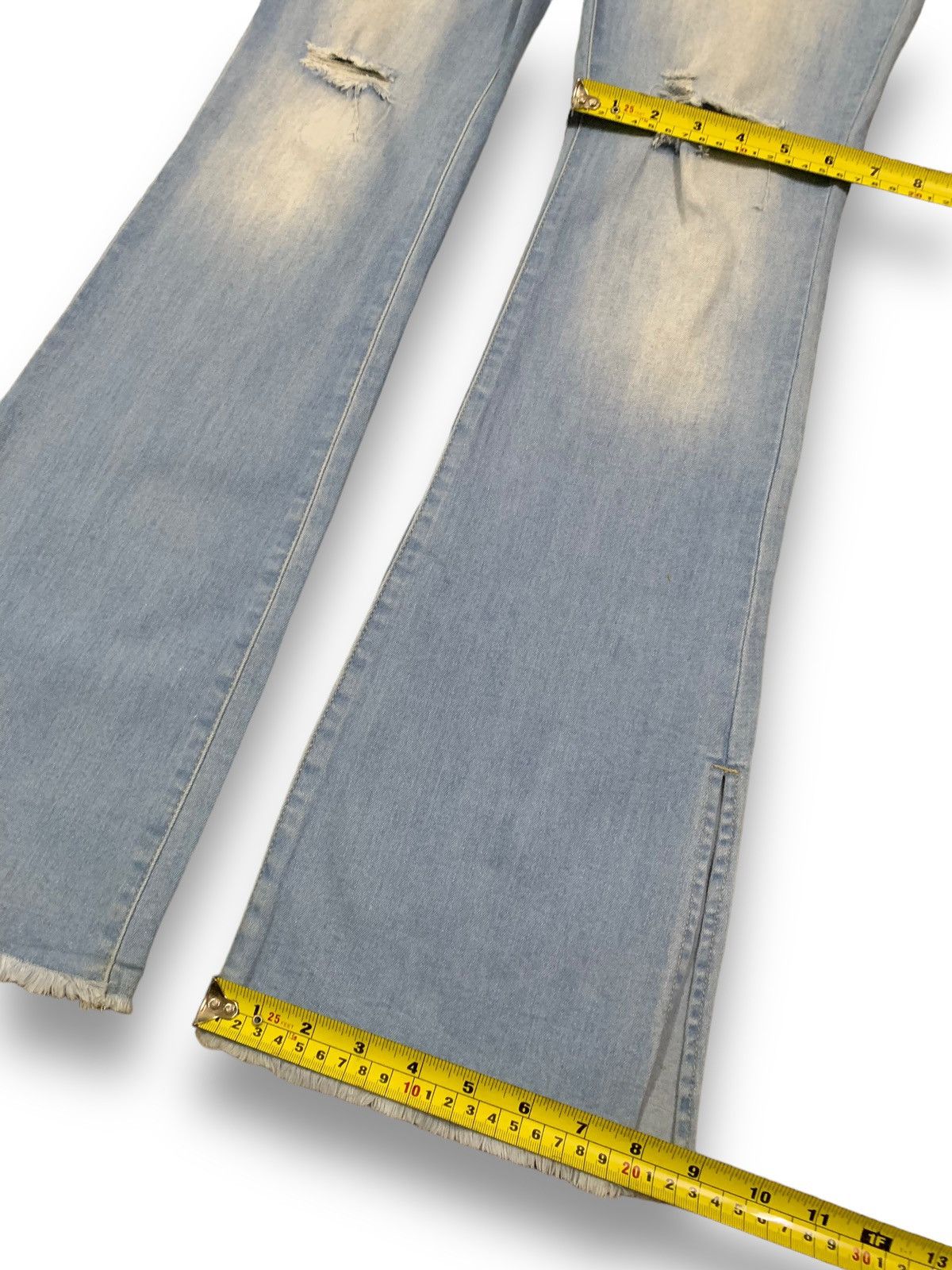 Le Grande Bleu (L.G.B.) Vintage YMI Flare Bell Bottom Frayed Leg Distressed Jeans Size 28" / US 6 / IT 42 - 15 Thumbnail