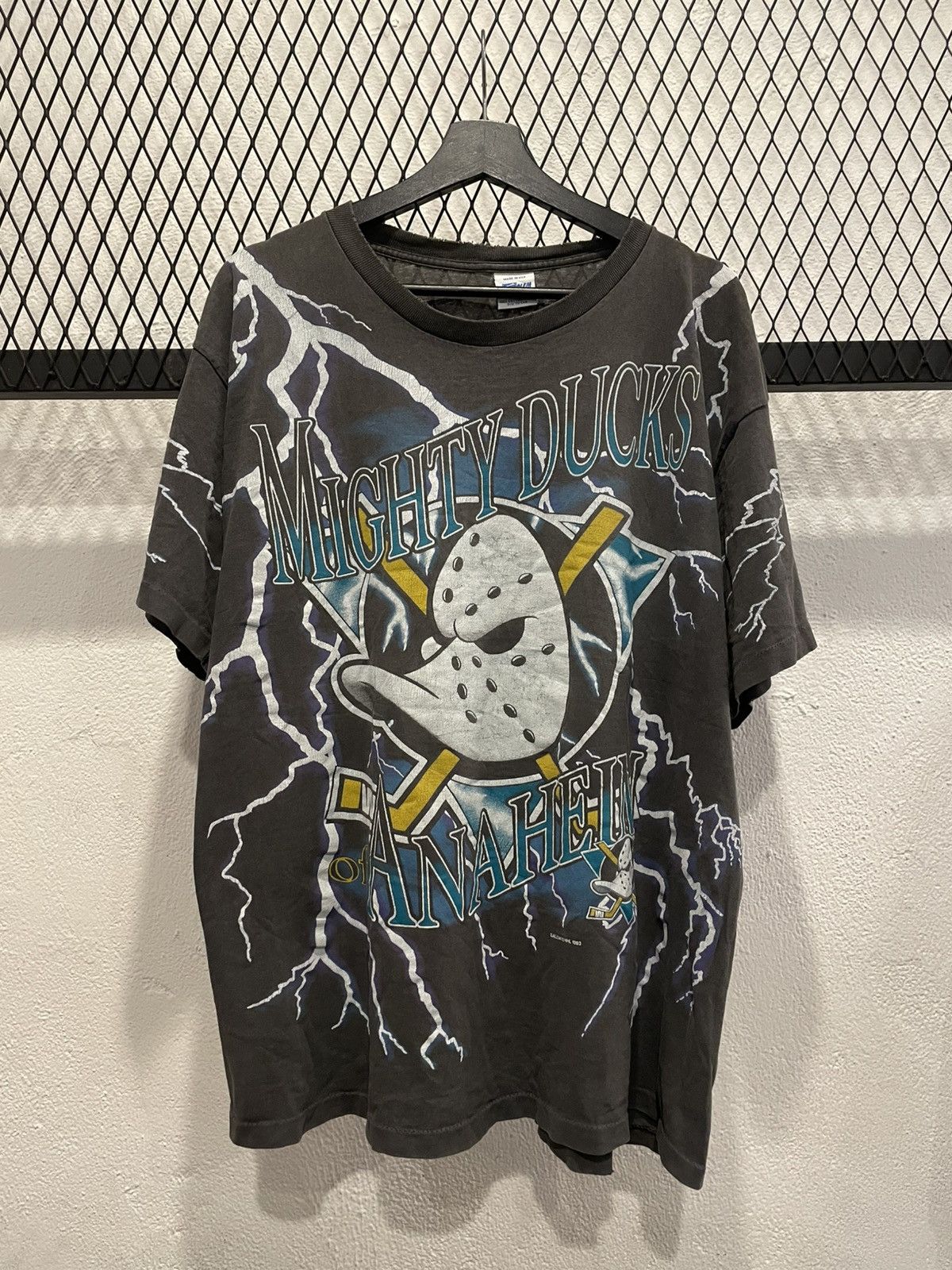 Salem Sportswear Vintage 90s Mighty Ducks Thunder All Over Print T-Shirt Size US XL / EU 56 / 4 - 1 Thumbnail