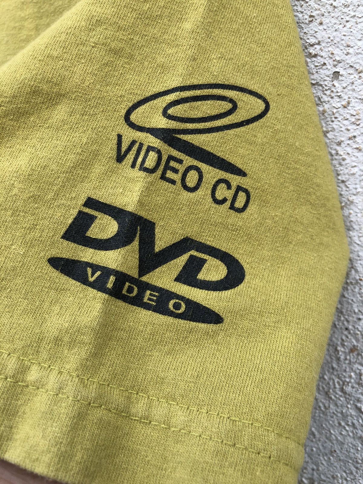 Vintage Vintage 2004 Van Hellshing Promo Movie Tshirt Size US S / EU 44-46 / 1 - 6 Thumbnail