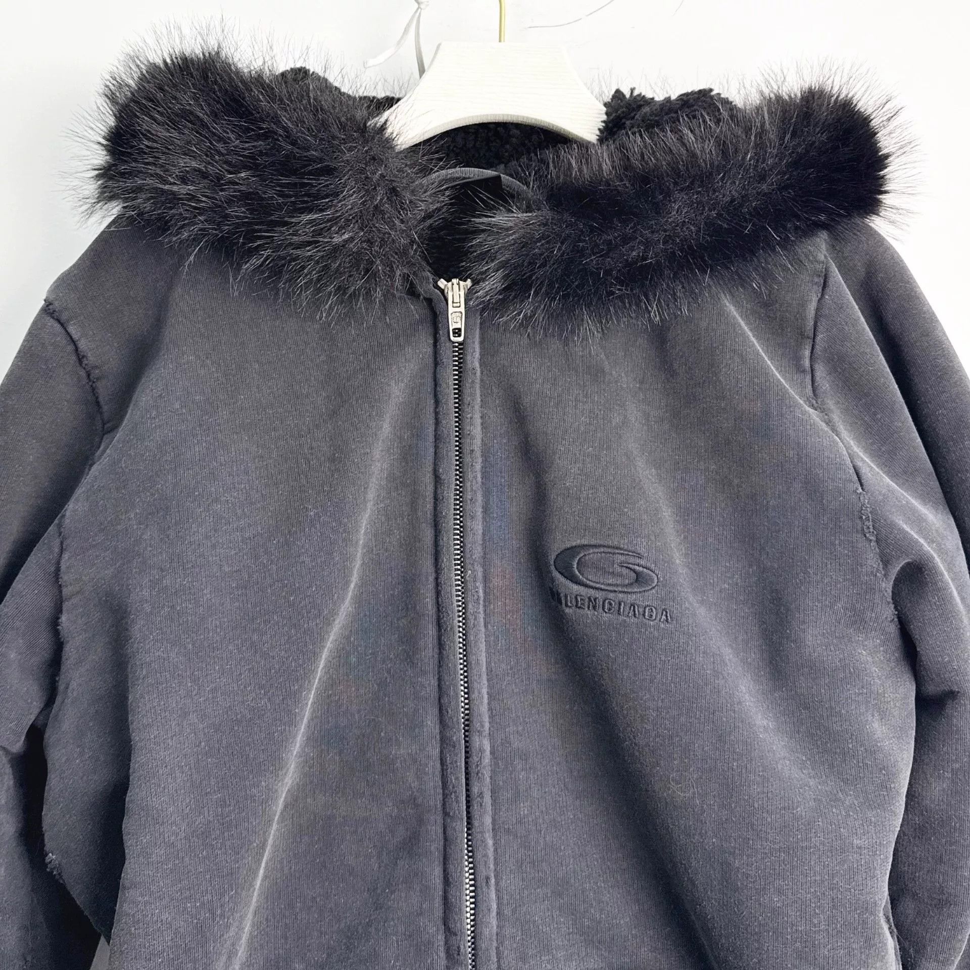 Balenciaga Balenciaga Embroidered Dragon Hooded Jacket Size US L / EU 52-54 / 3 - 2 Thumbnail