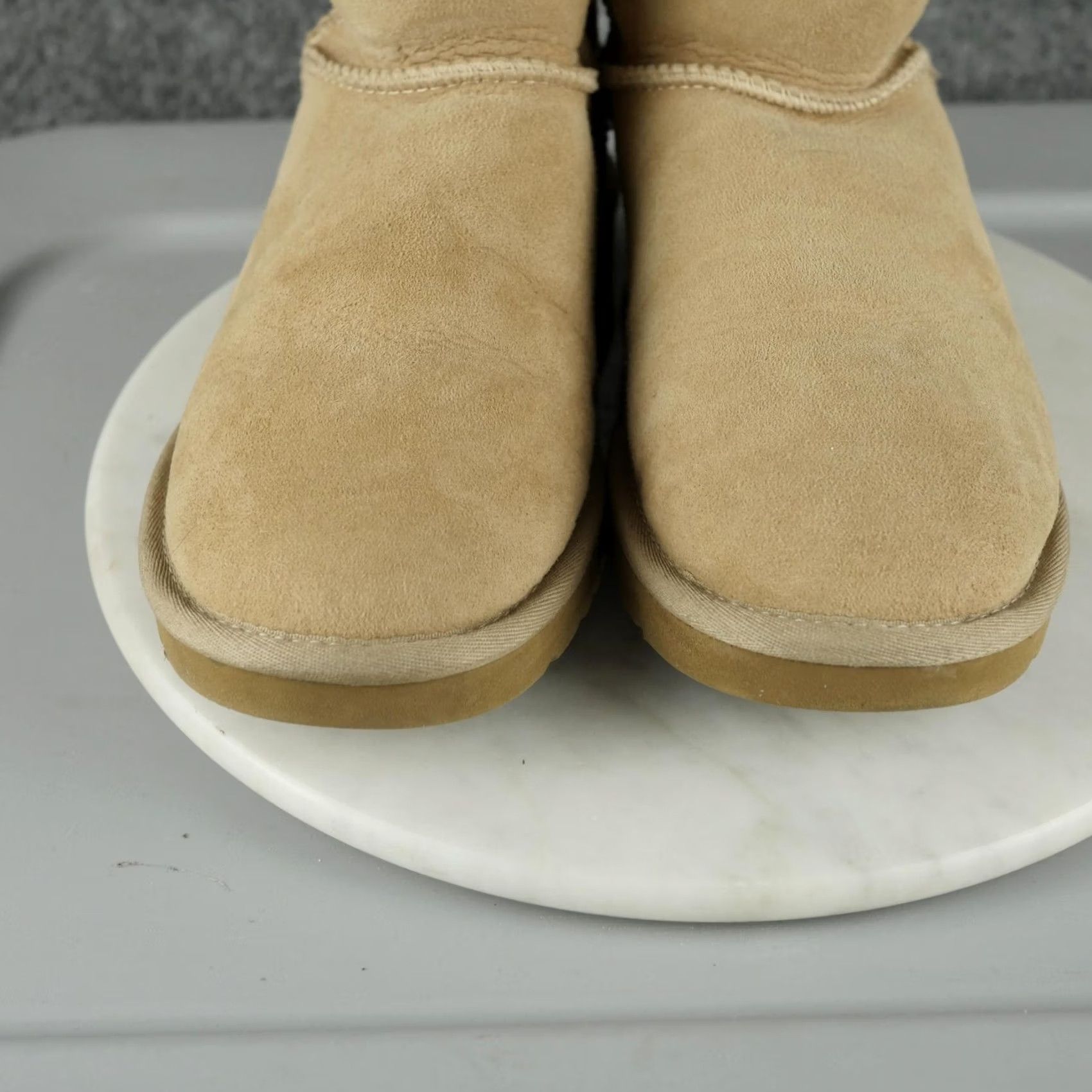 Ugg UGG Australia Classic Short Boots Womens US 7 Beige Suede Sheepskin Lined Winter Casual Shoes Mens? Size 28" / US 6 / IT 42 - 4 Thumbnail