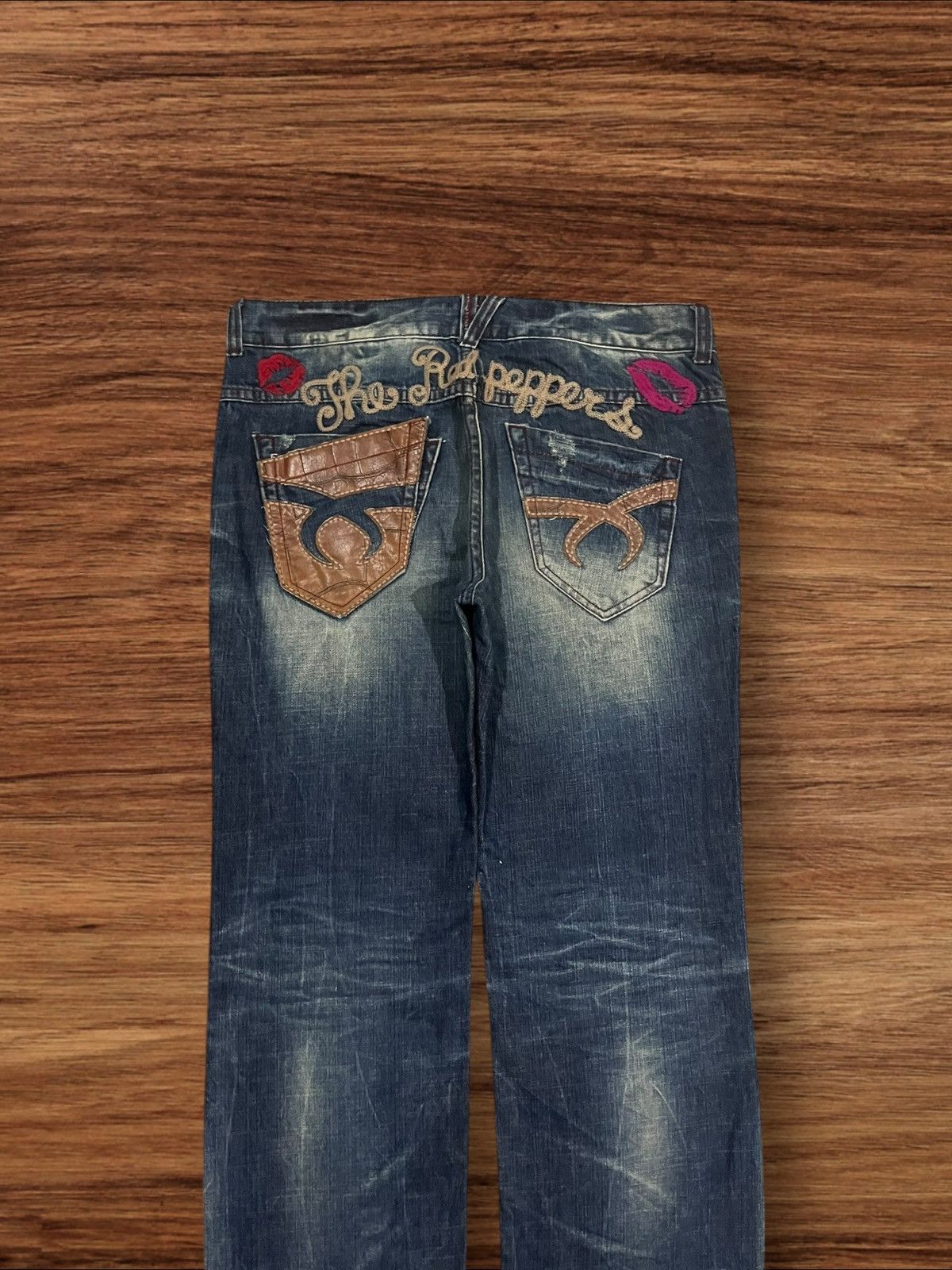 Le Grande Bleu (L.G.B.) Japanese Red & Pepper Slogan Red lips Embroidered Fade Jeans Size US 34 / EU 50 - 6 Thumbnail