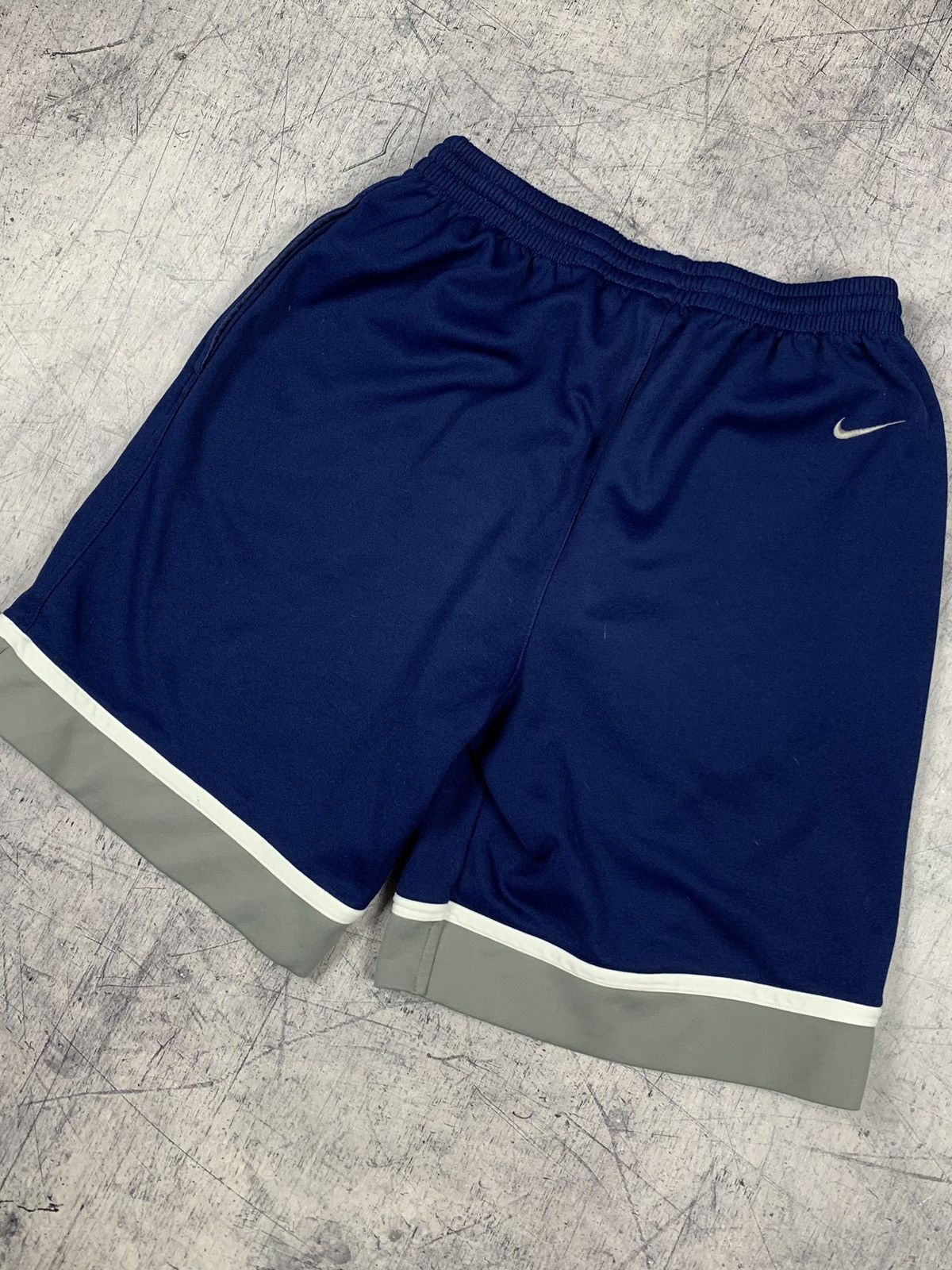 Nike Vintage Nike Retro Basketball Shorts 90’s Top Size M Blue Size US 32 / EU 48 - 5 Thumbnail