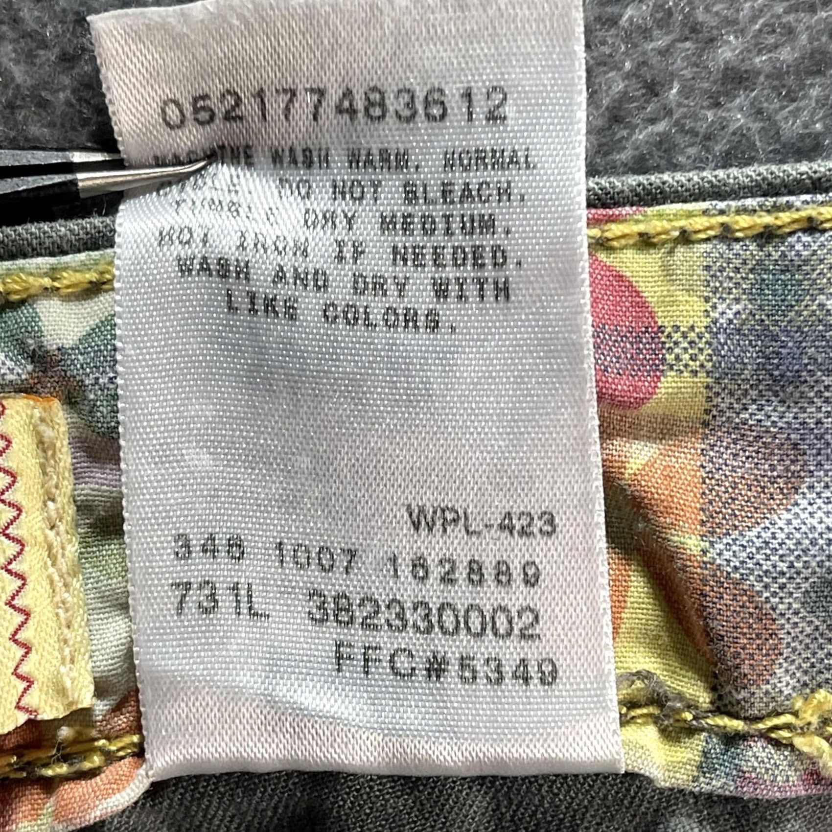 Levi's Levi's Chino Shorts Womens 14 Gray 100% Cotton Cuffed Pockets Flat Front Tab Twills 4in Inseam Regular, Gray, Solid, 34in Waist, 14 (Womens) Size 36" / US 14 / IT 50 - 7 Thumbnail