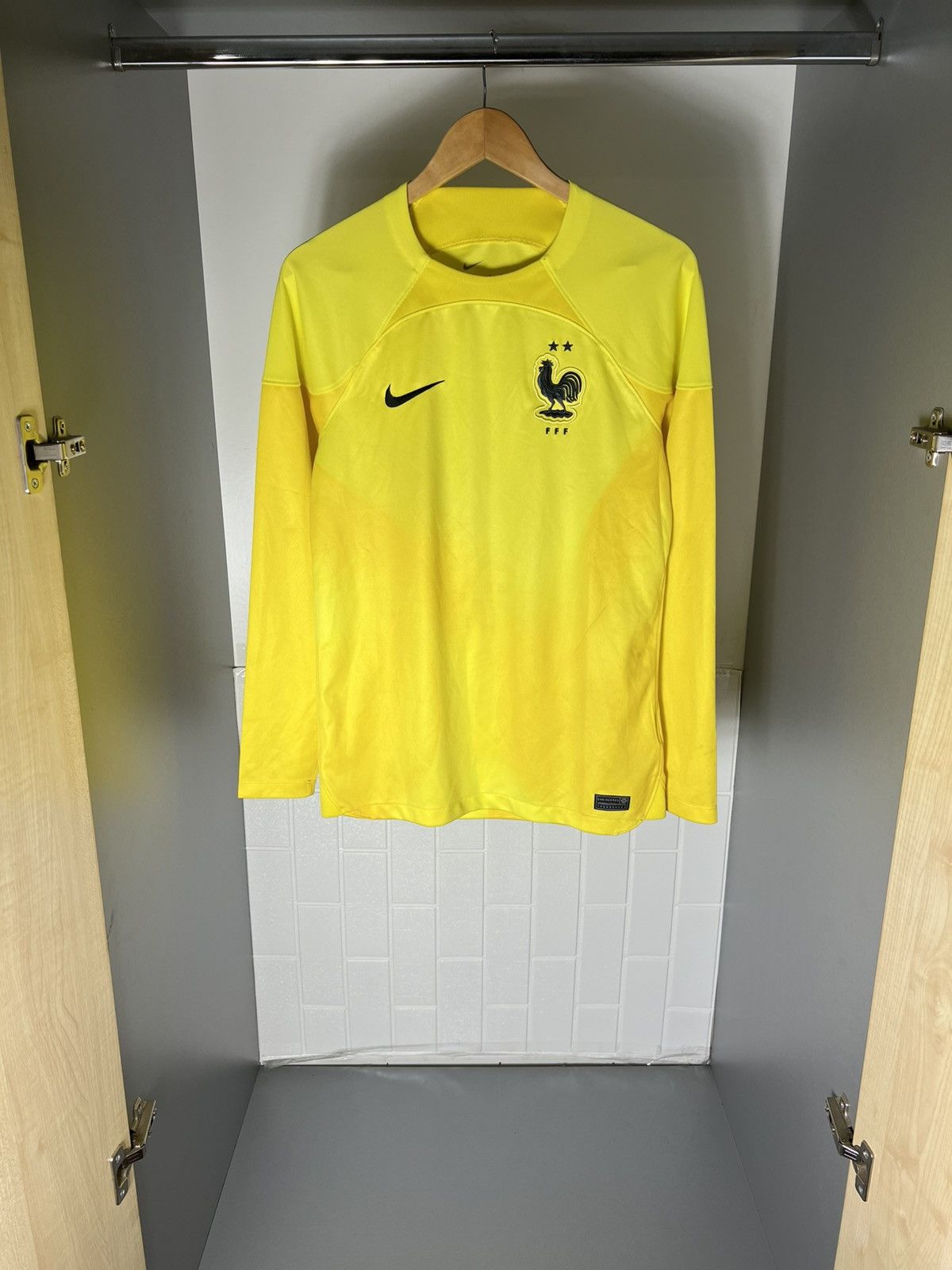 Nike VINTAGE NIKE FRANCE SOCCER JERSEY RETRO PSG BLOKE Y2K 90s Size US S / EU 44-46 / 1 - 1 Thumbnail