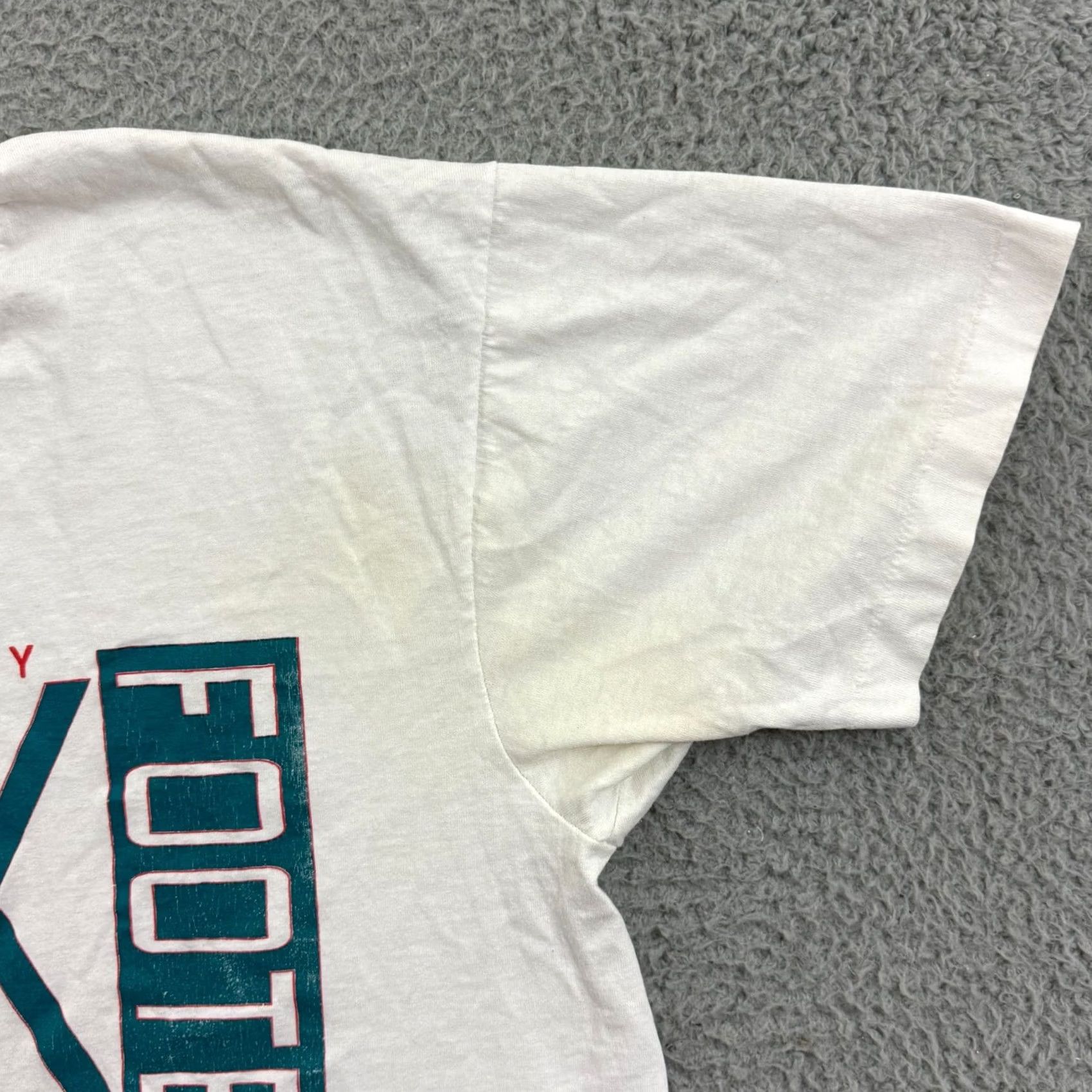 Fruit Of The Loom VINTAGE Fruit of the Loom Shirt XL Mens White 90s College Football Short Sleeve Shirt Size US XL / EU 56 / 4 - 5 Thumbnail