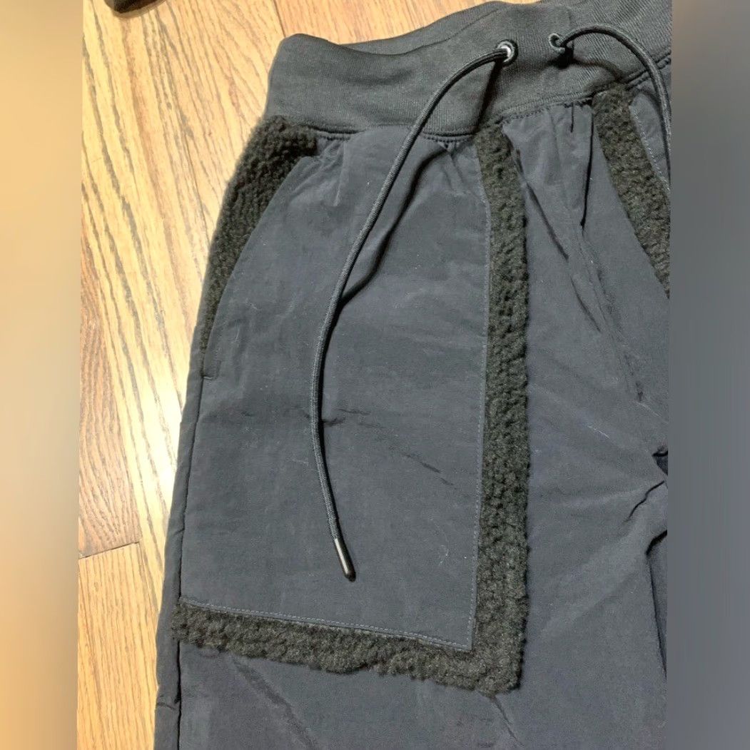 Nike Nike Women Pants XS Black Loose Fit High Rise Joggers Sherpa Pockets Track Pants NWT Regular Size 26" / US 2 / IT 38 - 3 Thumbnail
